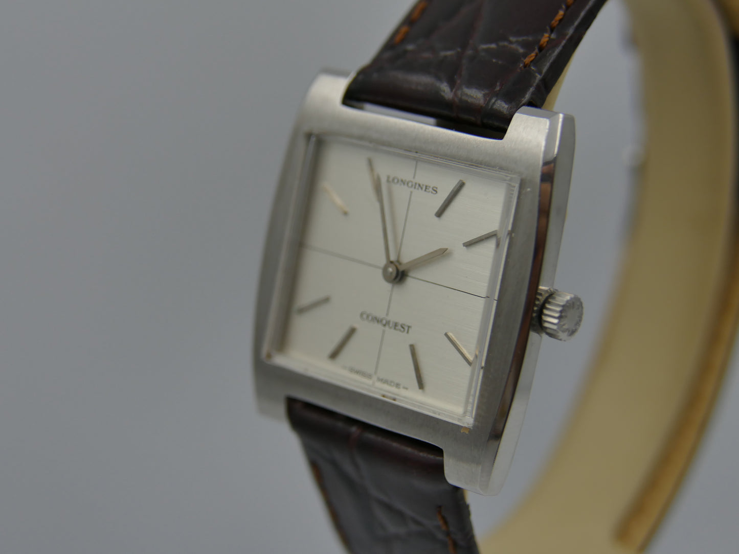 70s vintage watch mens dress Longines Conquest Cross-Hair Square hand wind L847.3 NOS w/box