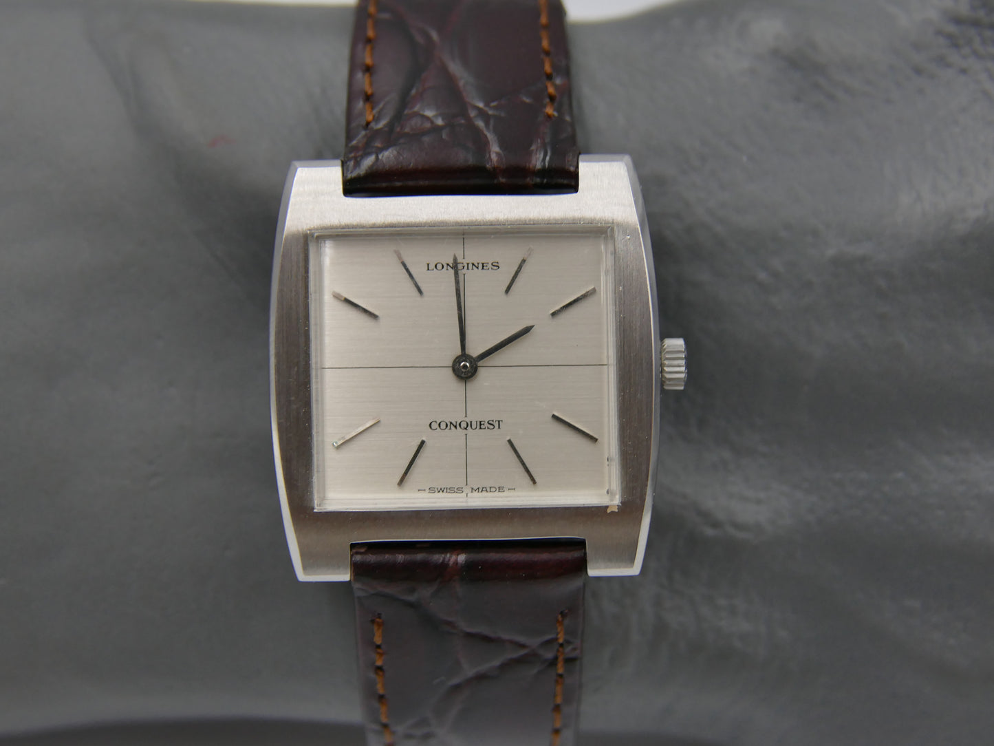 70s vintage watch mens dress Longines Conquest Cross-Hair Square hand wind L847.3 NOS w/box