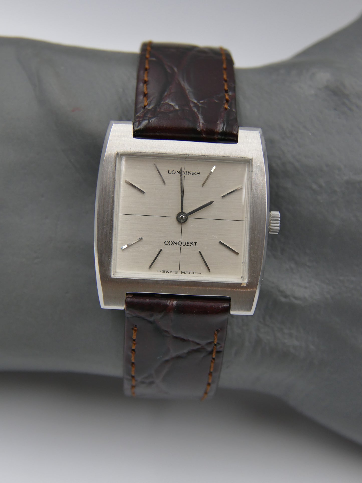 70s vintage watch mens dress Longines Conquest Cross-Hair Square hand wind L847.3 NOS w/box
