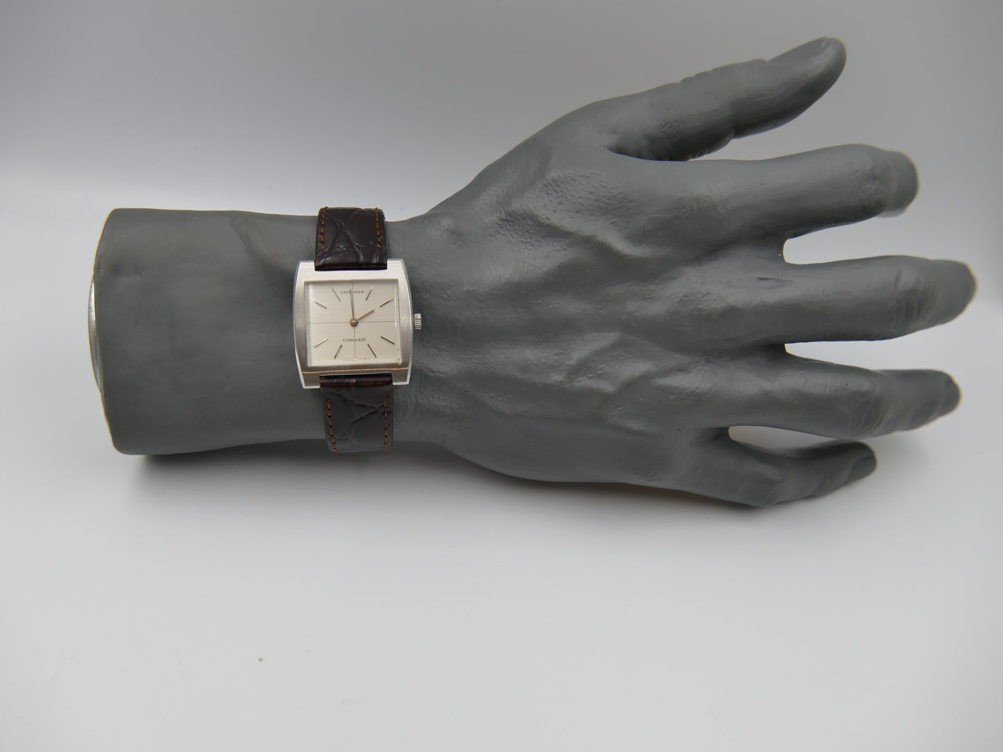 70s vintage watch mens dress Longines Conquest Cross-Hair Square hand wind L847.3 NOS w/box