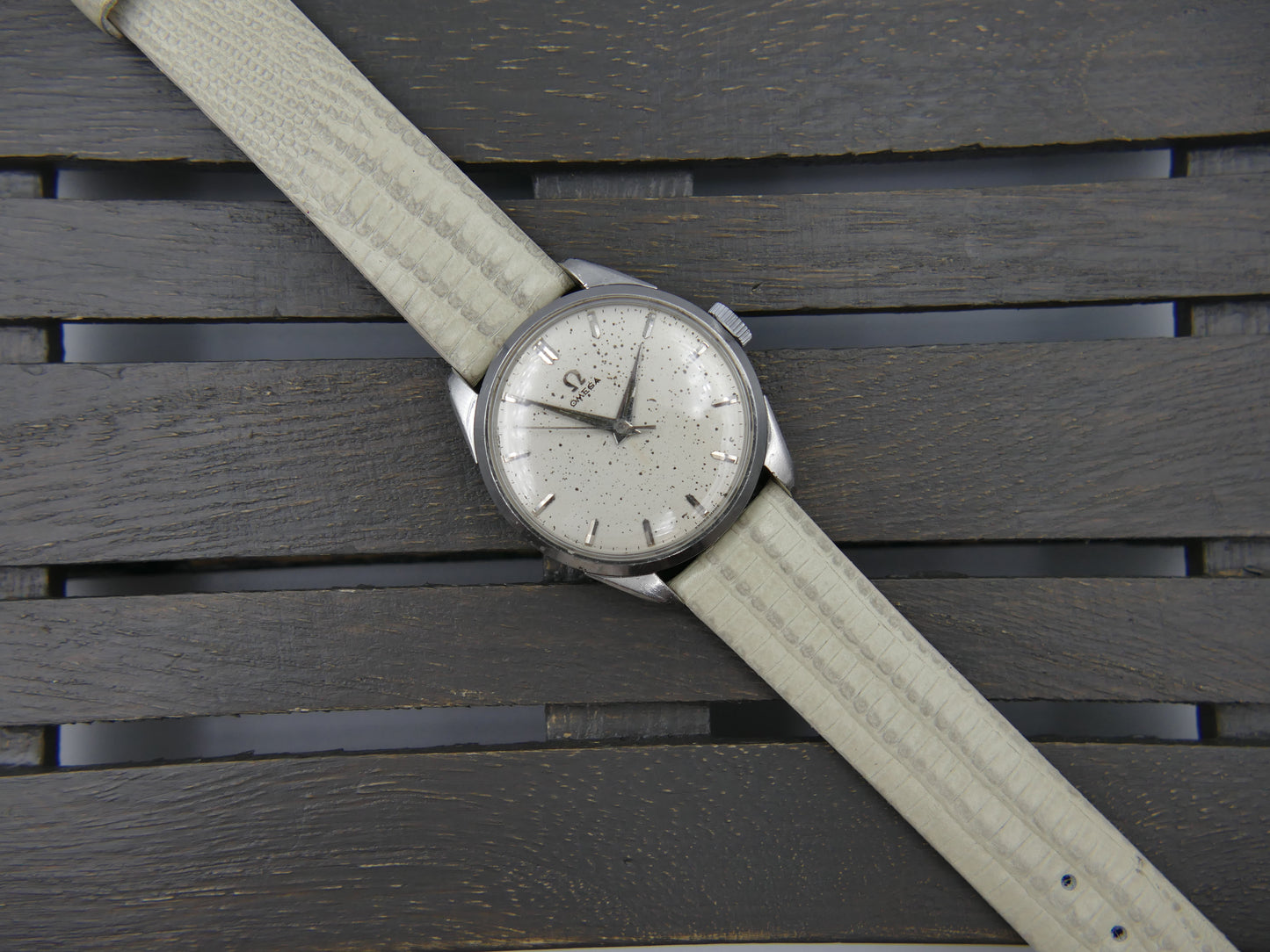 50s vintage watch mens Omega ref 2910 3 SC hand wind cal 284 serviced