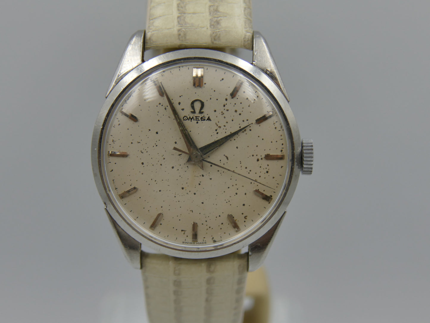 50s vintage watch mens Omega ref 2910 3 SC hand wind cal 284 serviced