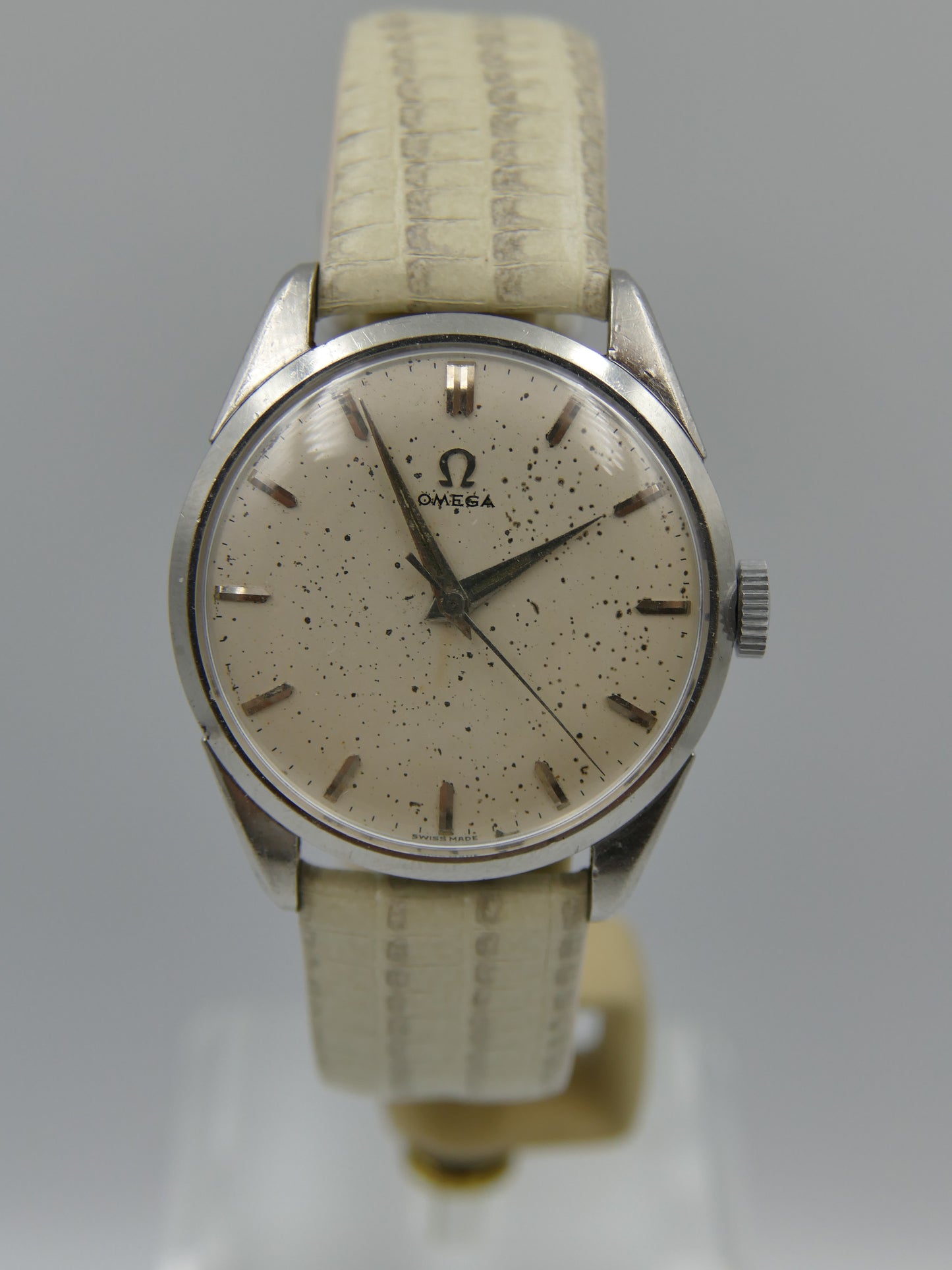 50s vintage watch mens Omega ref 2910 3 SC hand wind cal 284 serviced
