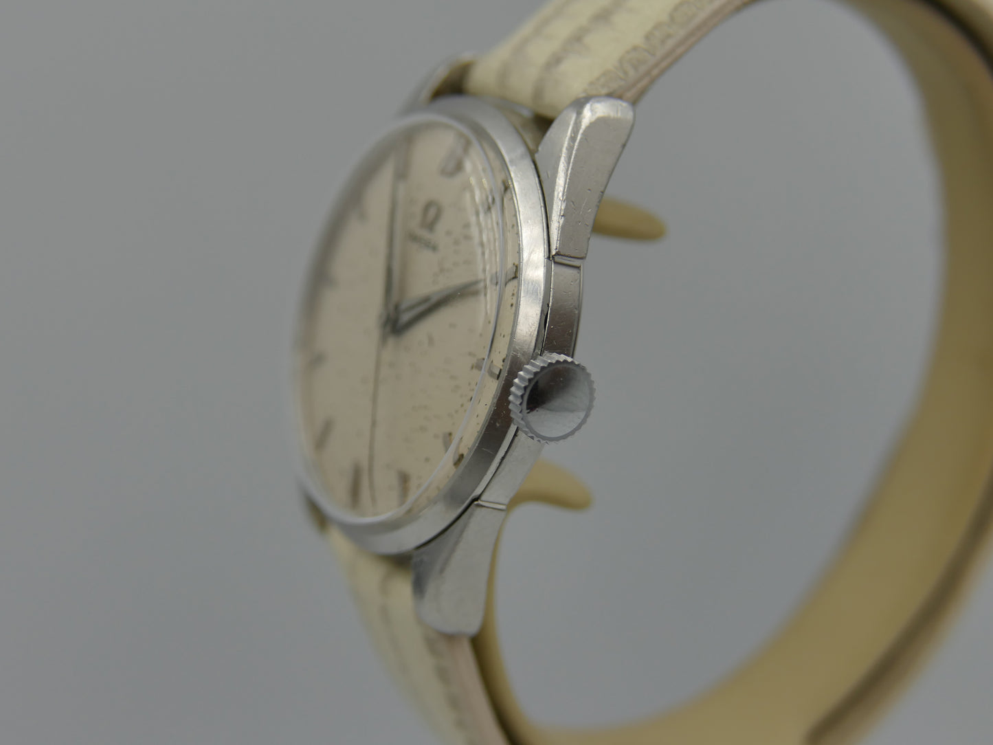50s vintage watch mens Omega ref 2910 3 SC hand wind cal 284 serviced