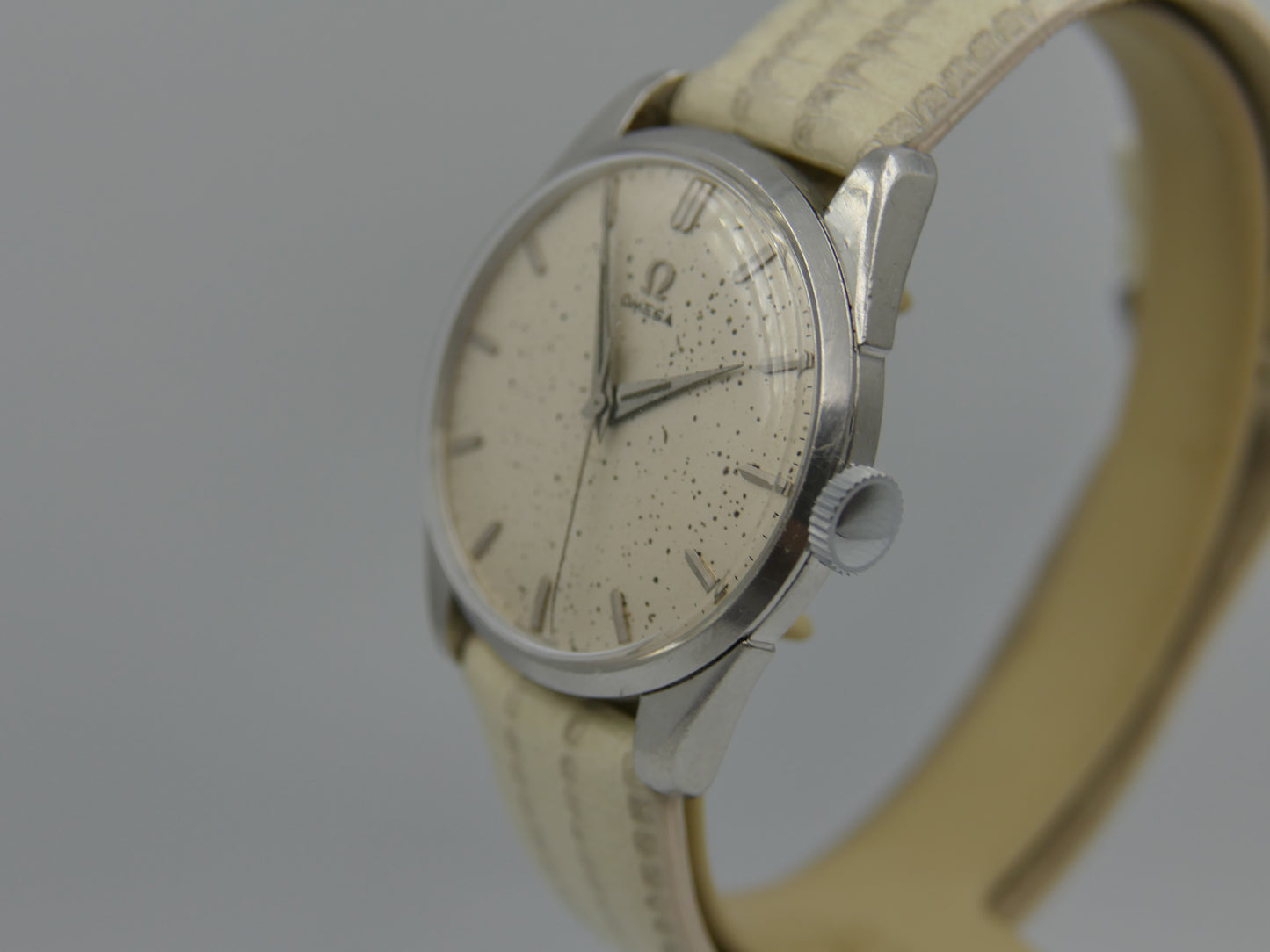 50s vintage watch mens Omega ref 2910 3 SC hand wind cal 284 serviced