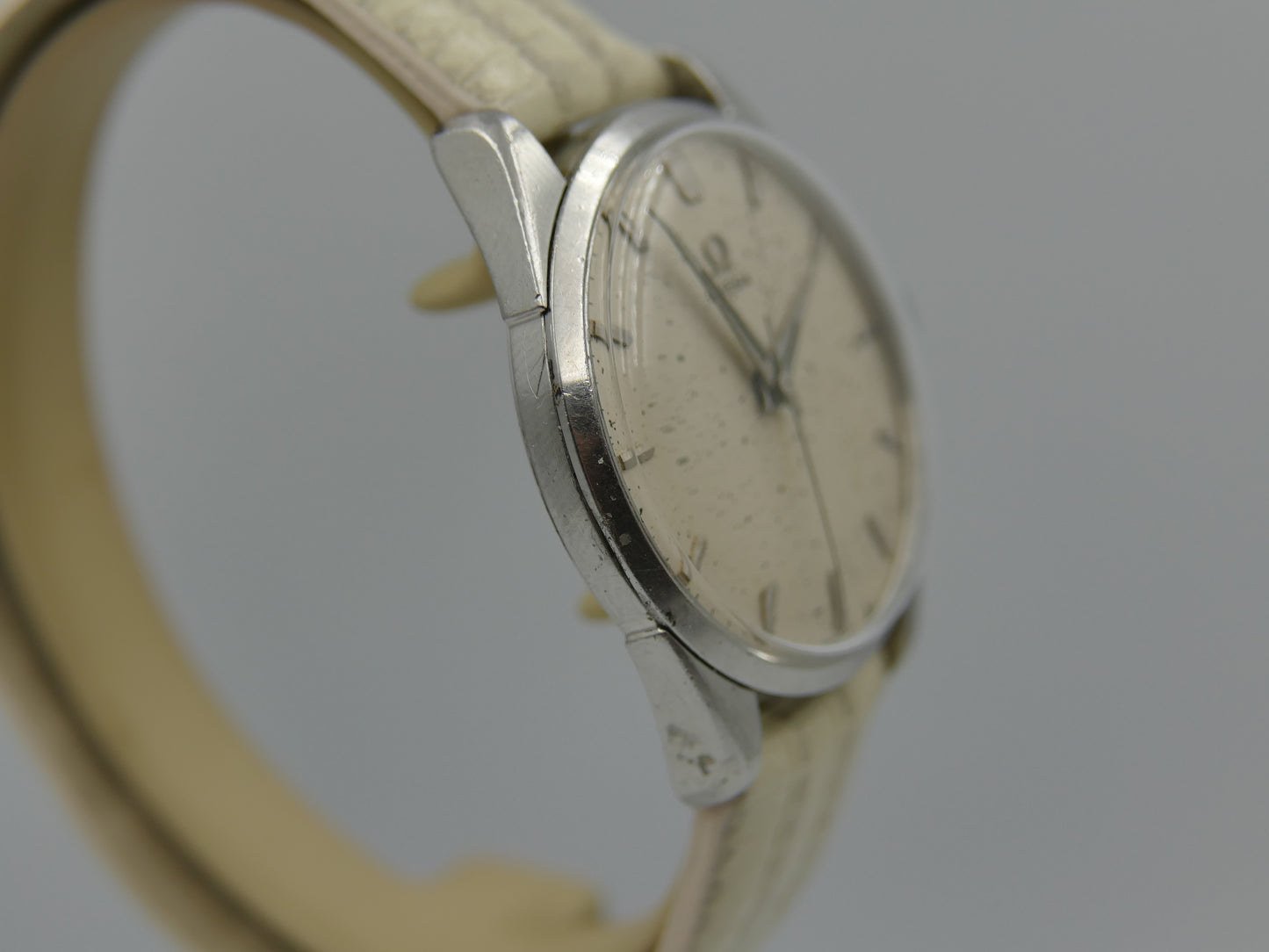 50s vintage watch mens Omega ref 2910 3 SC hand wind cal 284 serviced