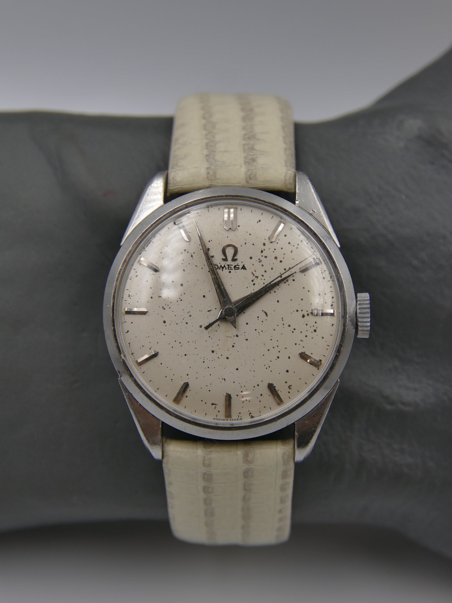 50s vintage watch mens Omega ref 2910 3 SC hand wind cal 284 serviced