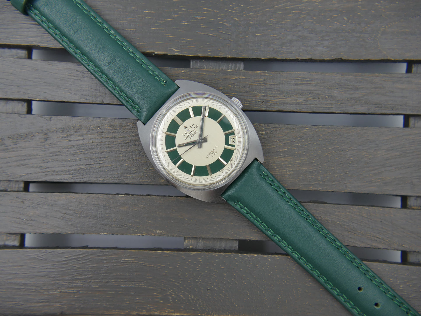 70s vintage watch mens Zenith automatic 28800 AutoSport luxe cal 2562 green