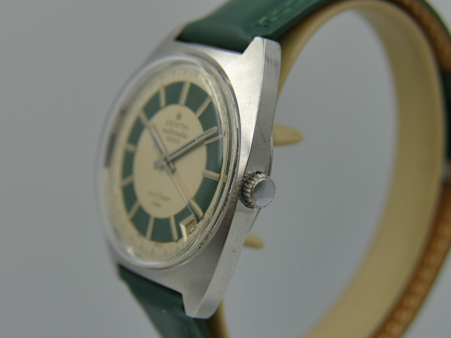 70s vintage watch mens Zenith automatic 28800 AutoSport luxe cal 2562 green