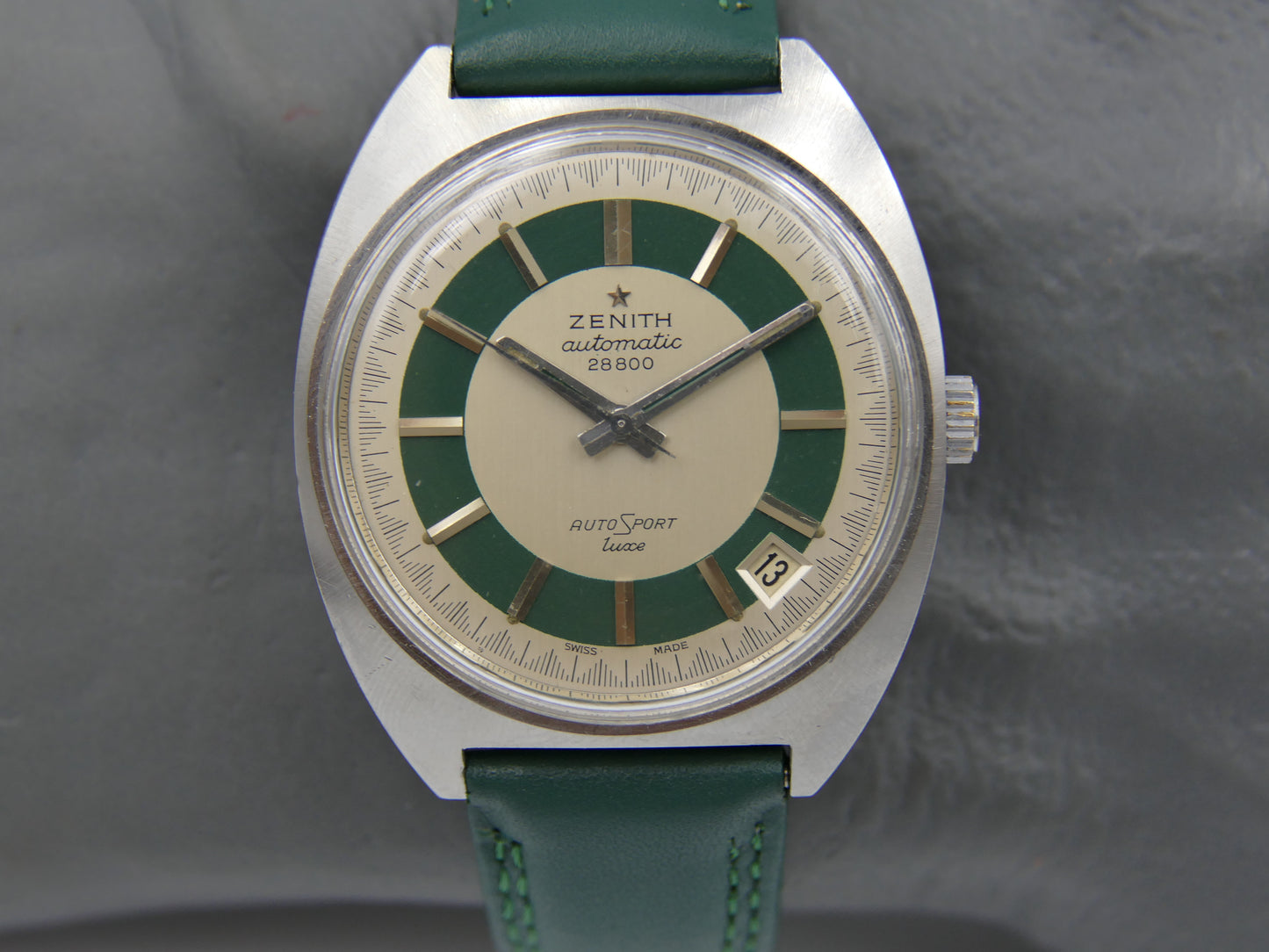 70s vintage watch mens Zenith automatic 28800 AutoSport luxe cal 2562 green
