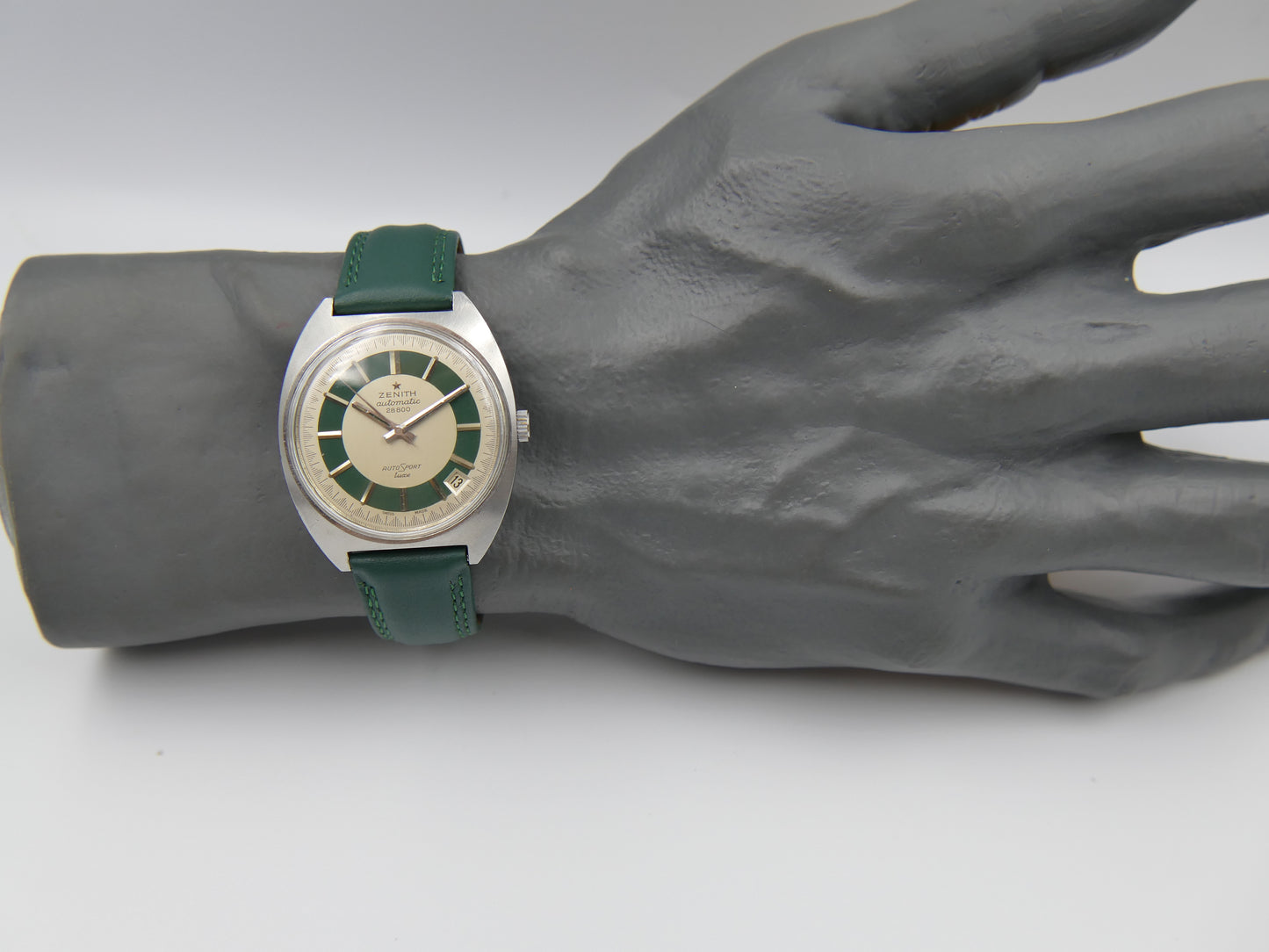 70s vintage watch mens Zenith automatic 28800 AutoSport luxe cal 2562 green