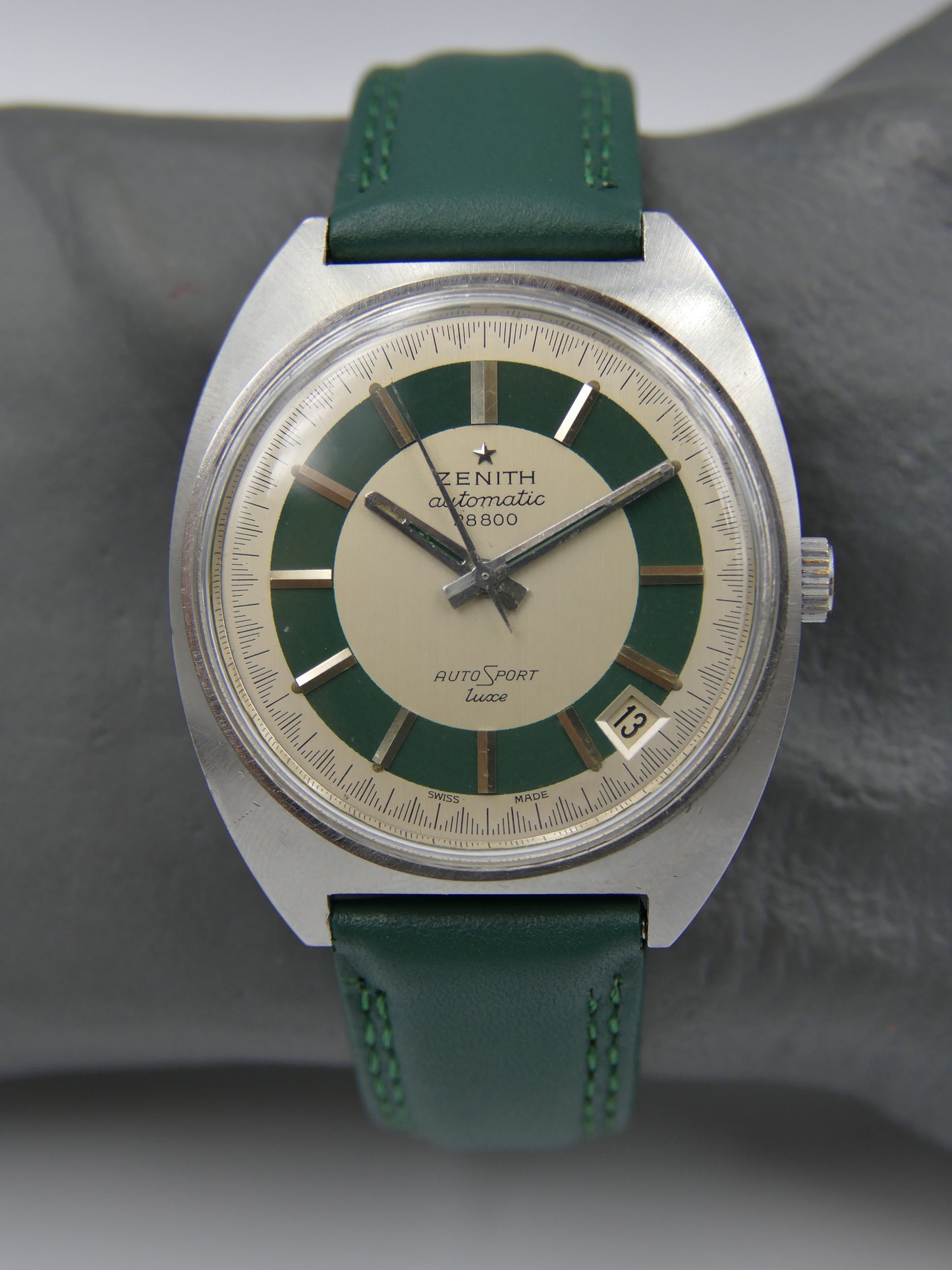 70s vintage watch mens Zenith automatic 28800 AutoSport luxe cal 2562 green