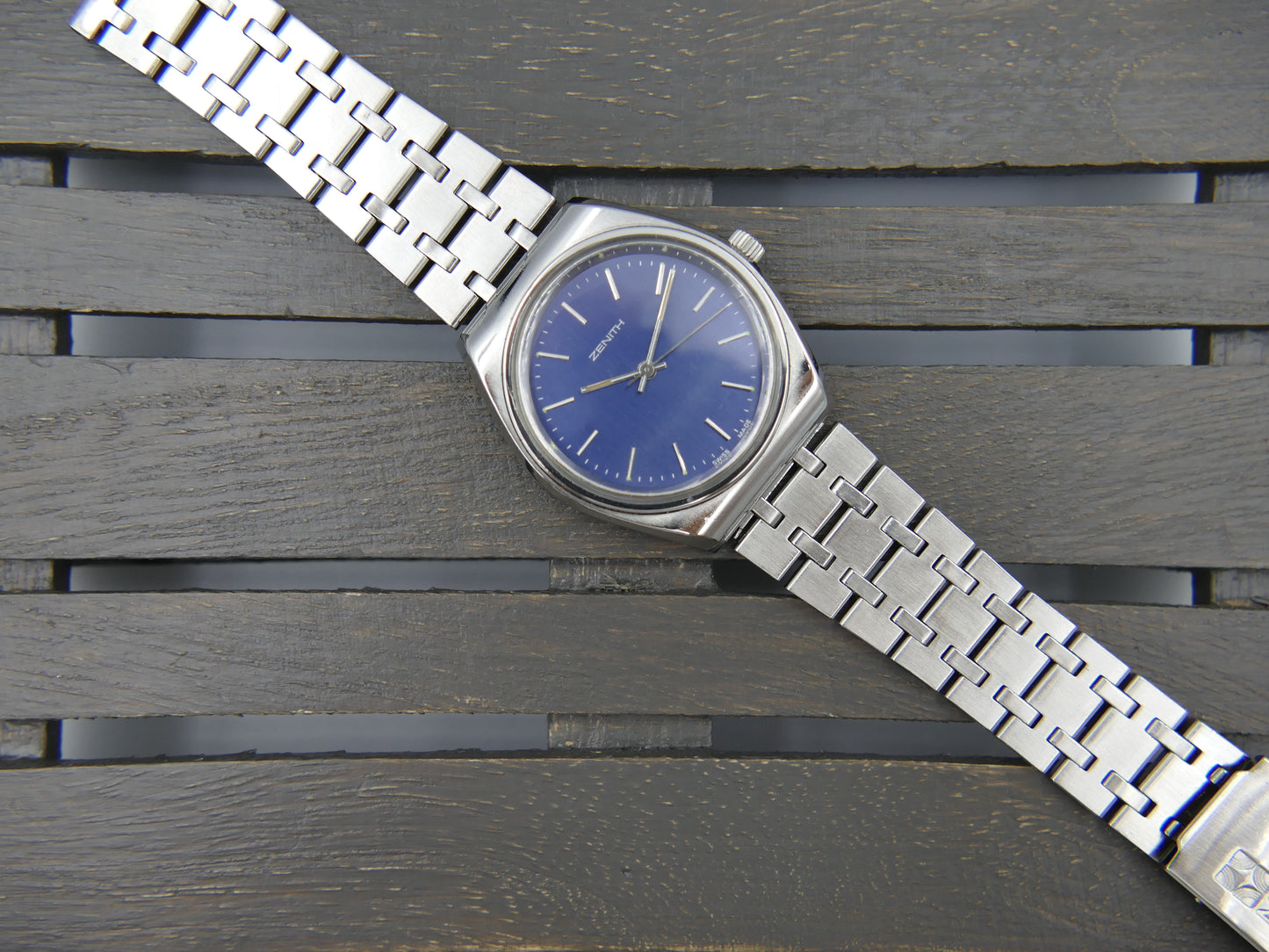 70s vintage watch mens Zenith surf ref 01.0490.360 hand wind 2572 steel blue serviced