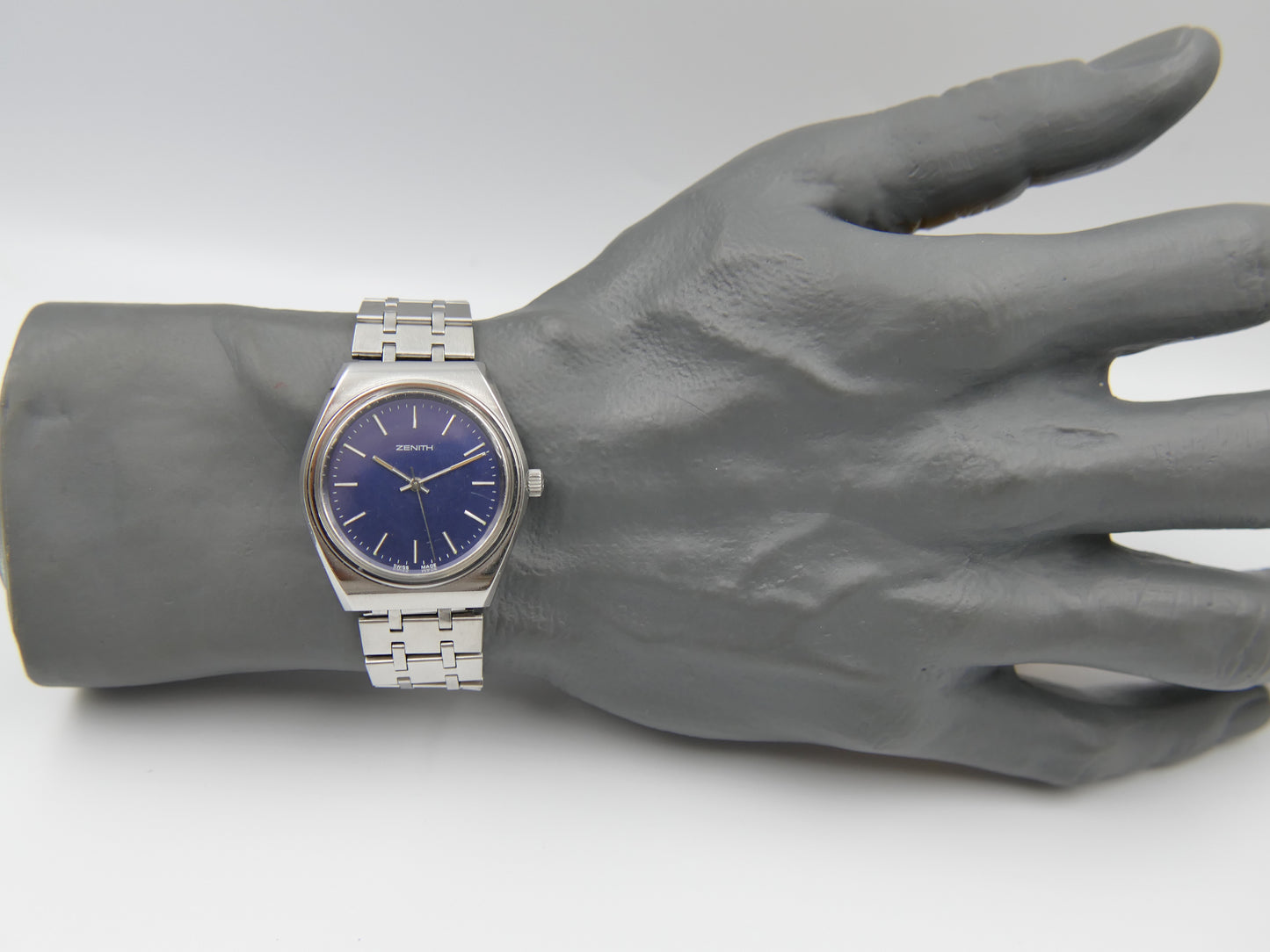 70s vintage watch mens Zenith surf ref 01.0490.360 hand wind 2572 steel blue serviced