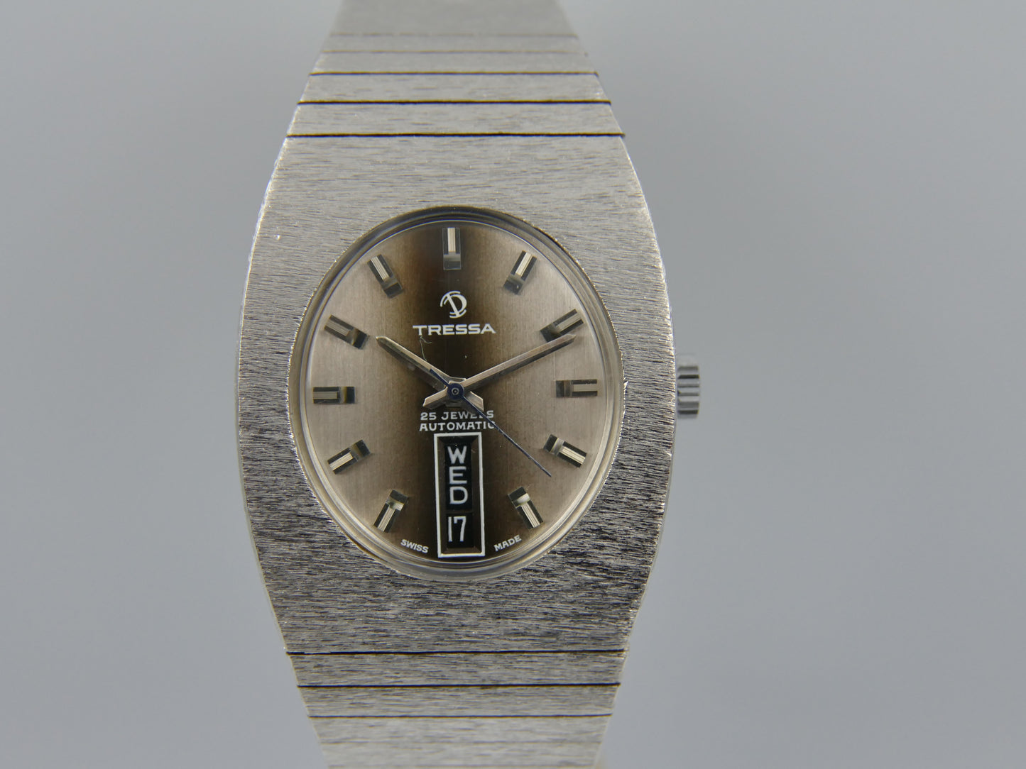 70s Vintage watch mens Tressa Lux Automatic eta Frosted Bark Texture Case Ref. 655 NOS