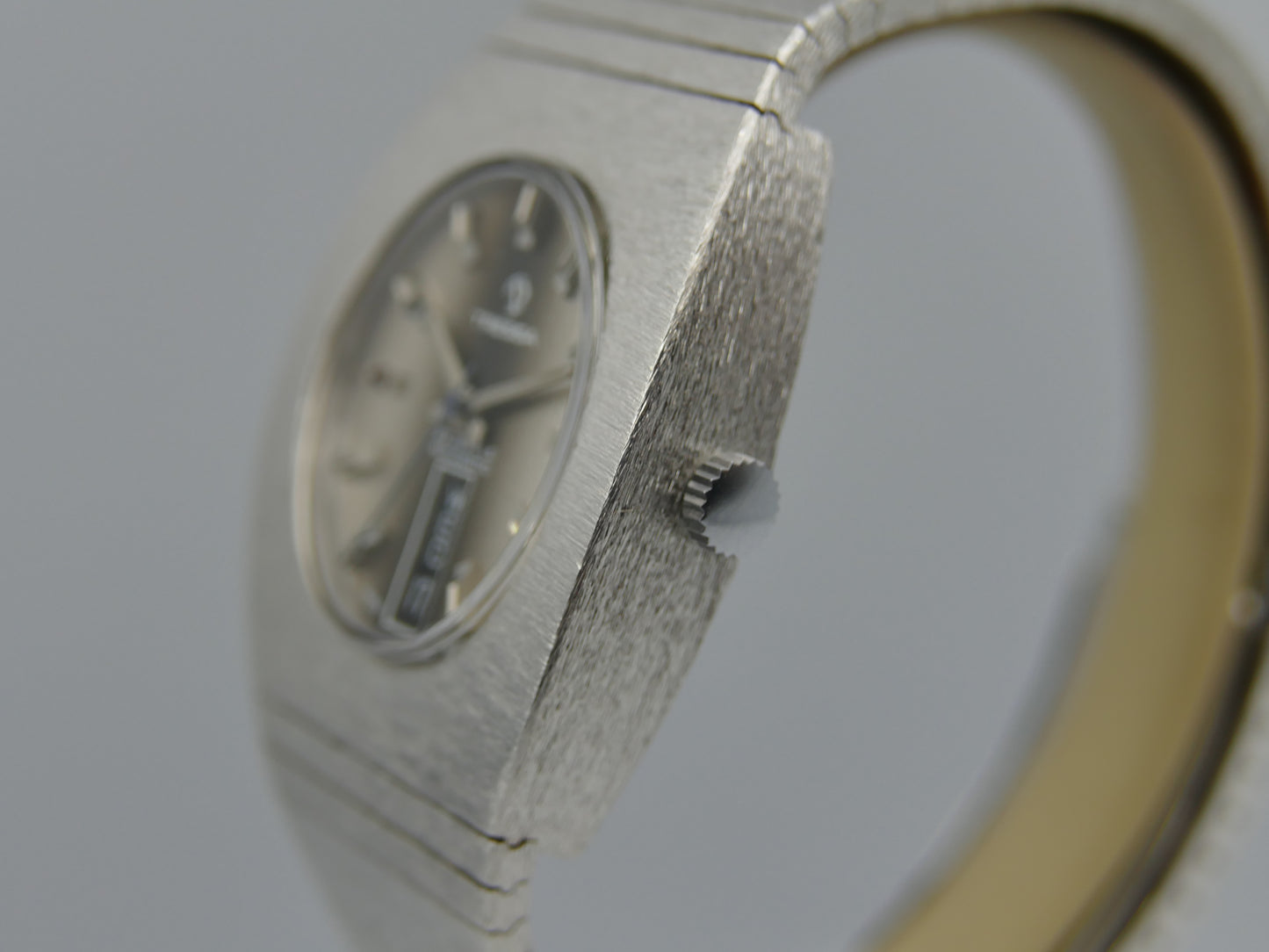 70s Vintage watch mens Tressa Lux Automatic eta Frosted Bark Texture Case Ref. 655 NOS
