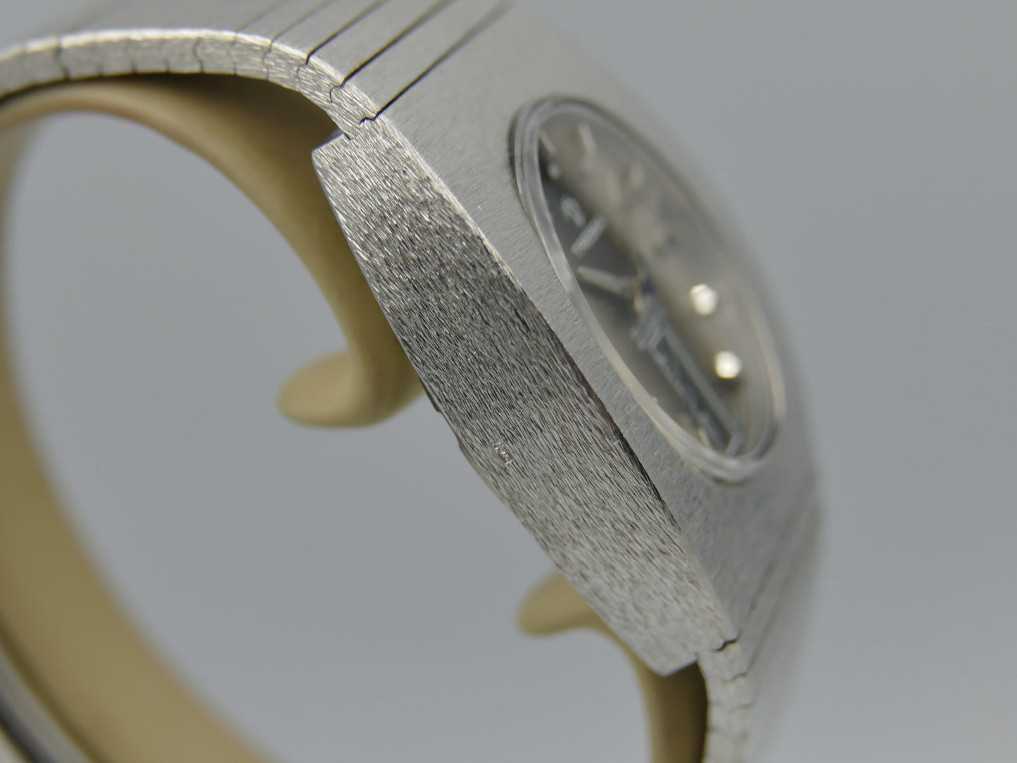 70s Vintage watch mens Tressa Lux Automatic eta Frosted Bark Texture Case Ref. 655 NOS