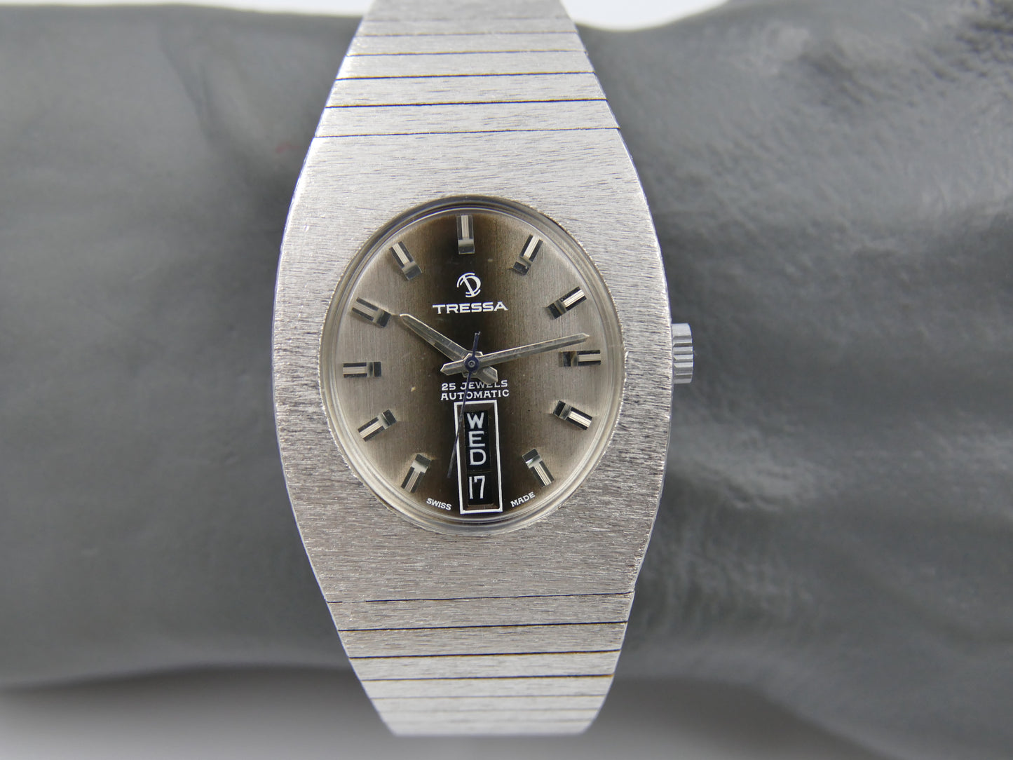 70s Vintage watch mens Tressa Lux Automatic eta Frosted Bark Texture Case Ref. 655 NOS