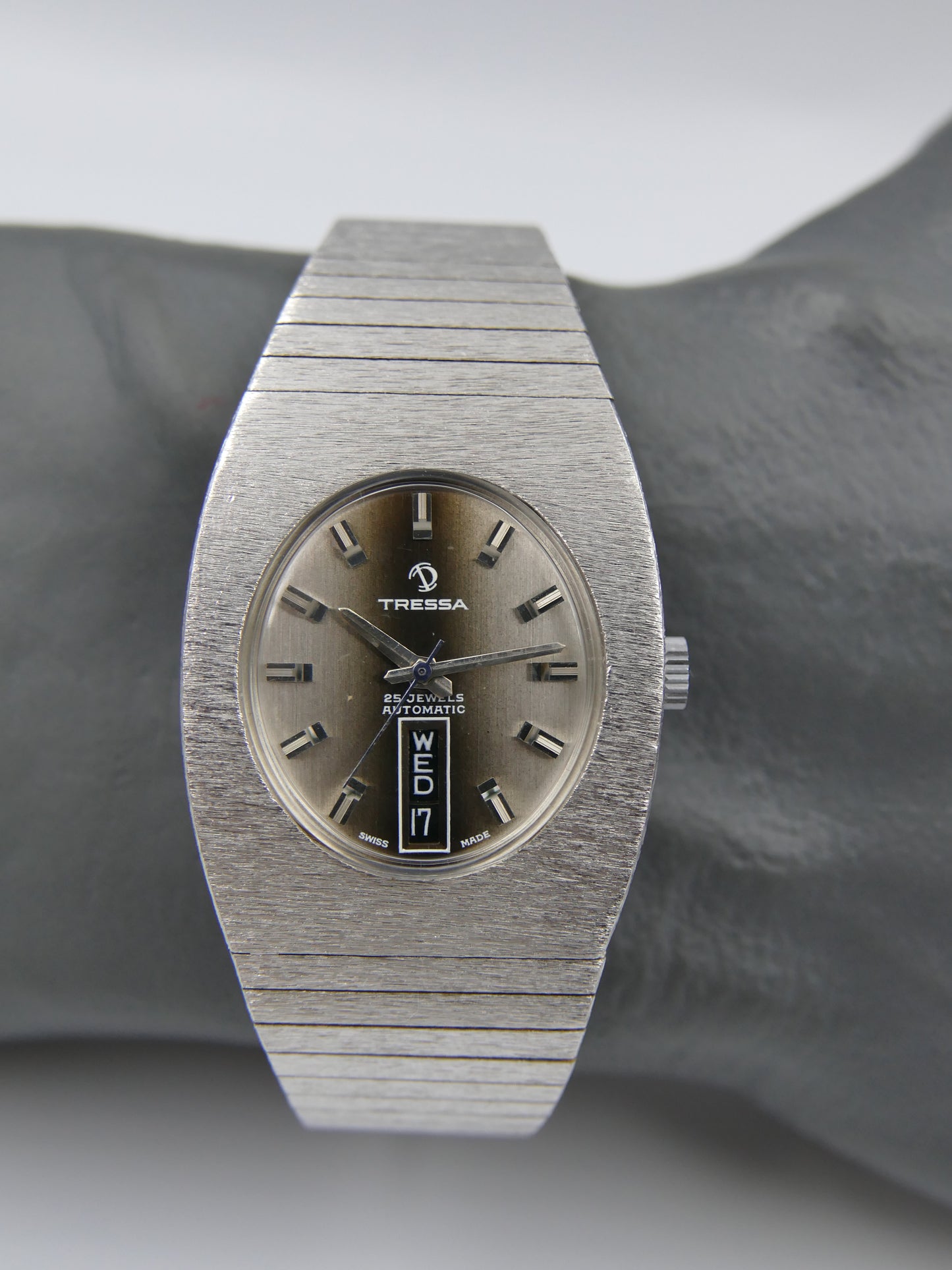 70s Vintage watch mens Tressa Lux Automatic eta Frosted Bark Texture Case Ref. 655 NOS