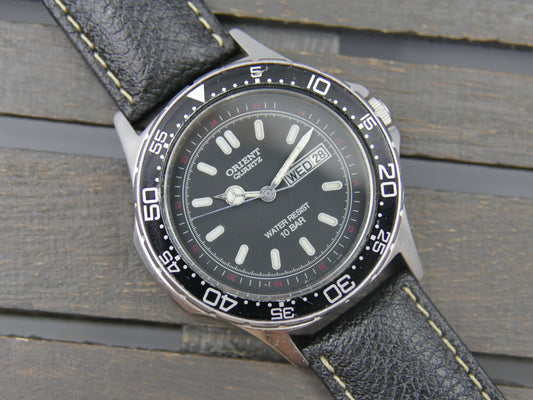 80s Vintage watch mens diver 10 BAR  Orient KY D39748 –90CA Day-Date Red 24H Military Track