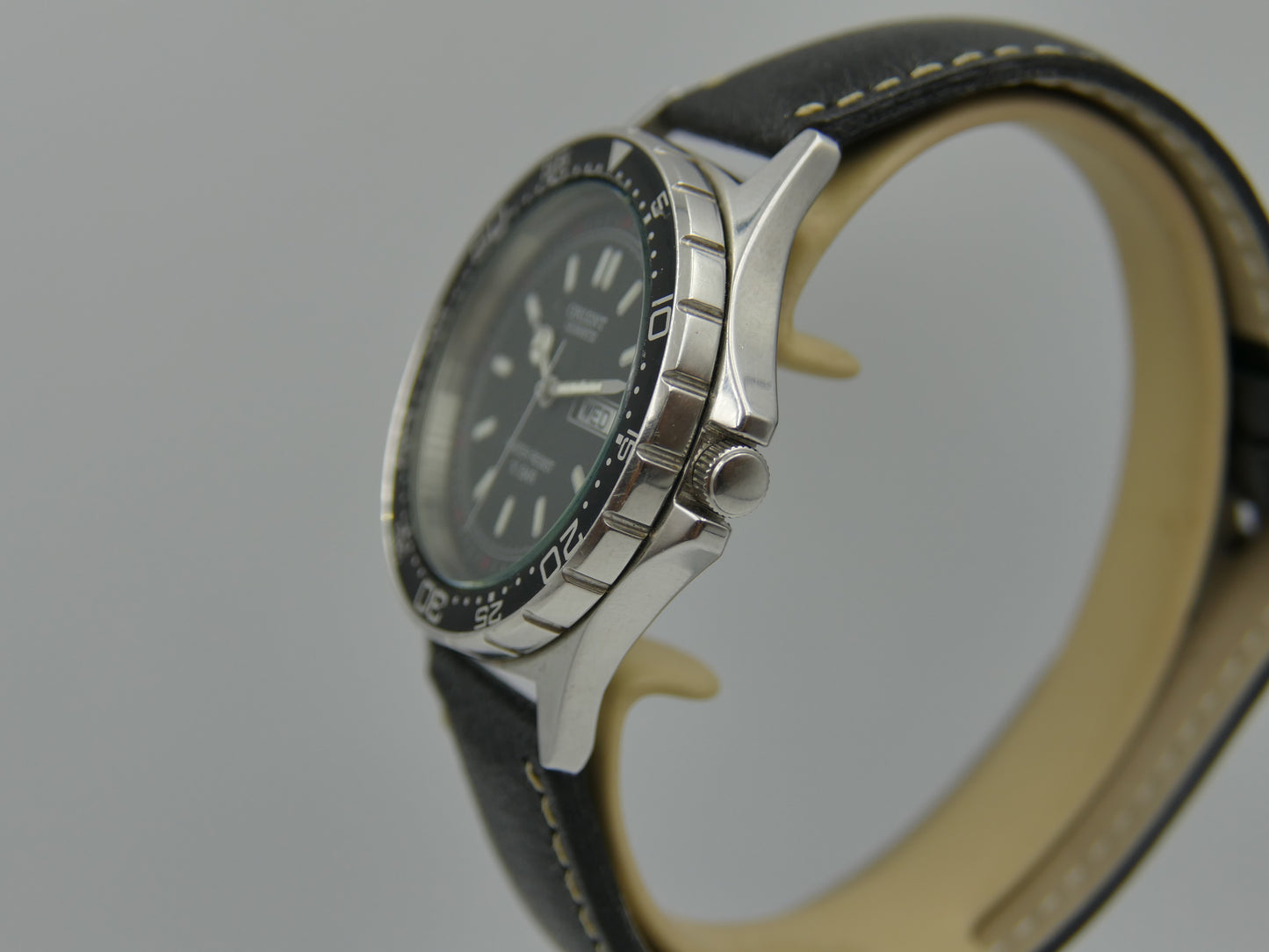 80s Vintage watch mens diver 10 BAR  Orient KY D39748 –90CA Day-Date Red 24H Military Track