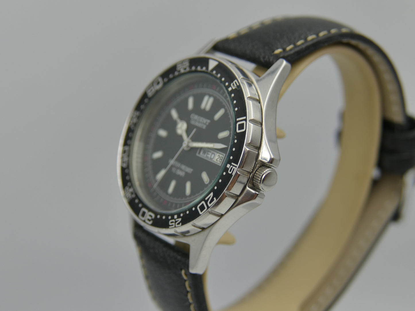 80s Vintage watch mens diver 10 BAR  Orient KY D39748 –90CA Day-Date Red 24H Military Track