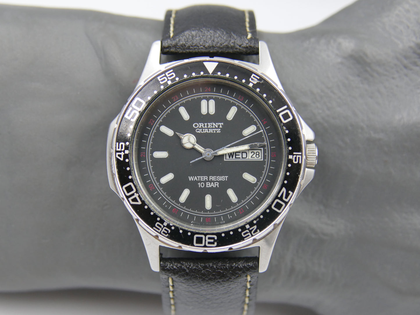 80s Vintage watch mens diver 10 BAR  Orient KY D39748 –90CA Day-Date Red 24H Military Track