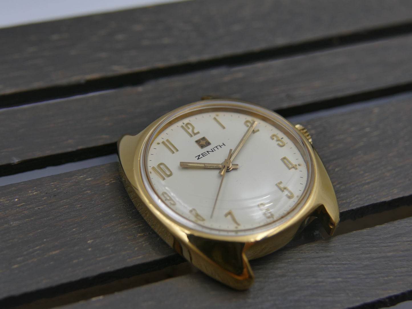 70s vintage watch mens ZENITH Surf 20.1290.360 hand wind cal 2572 serviced