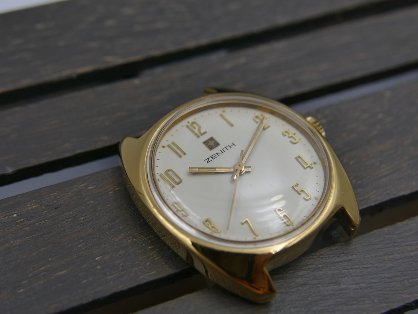 70s vintage watch mens ZENITH Surf 20.1290.360 hand wind cal 2572 serviced