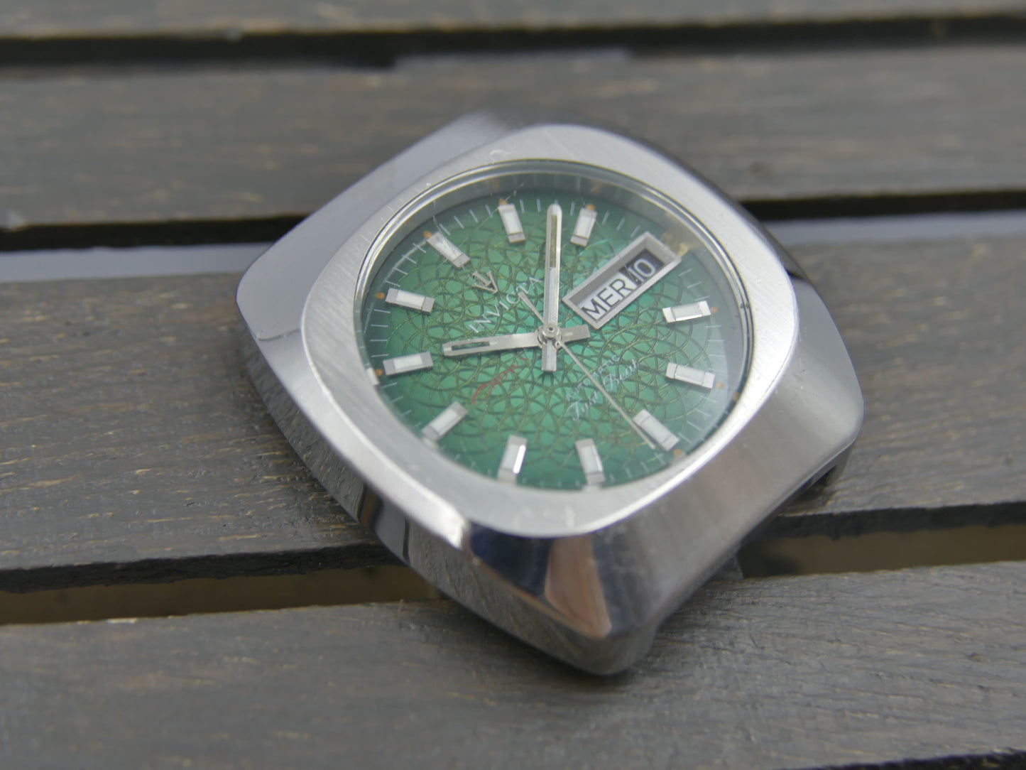 70s vintage watch mens Invicta crown fast beat ref 24921 green dial serviced