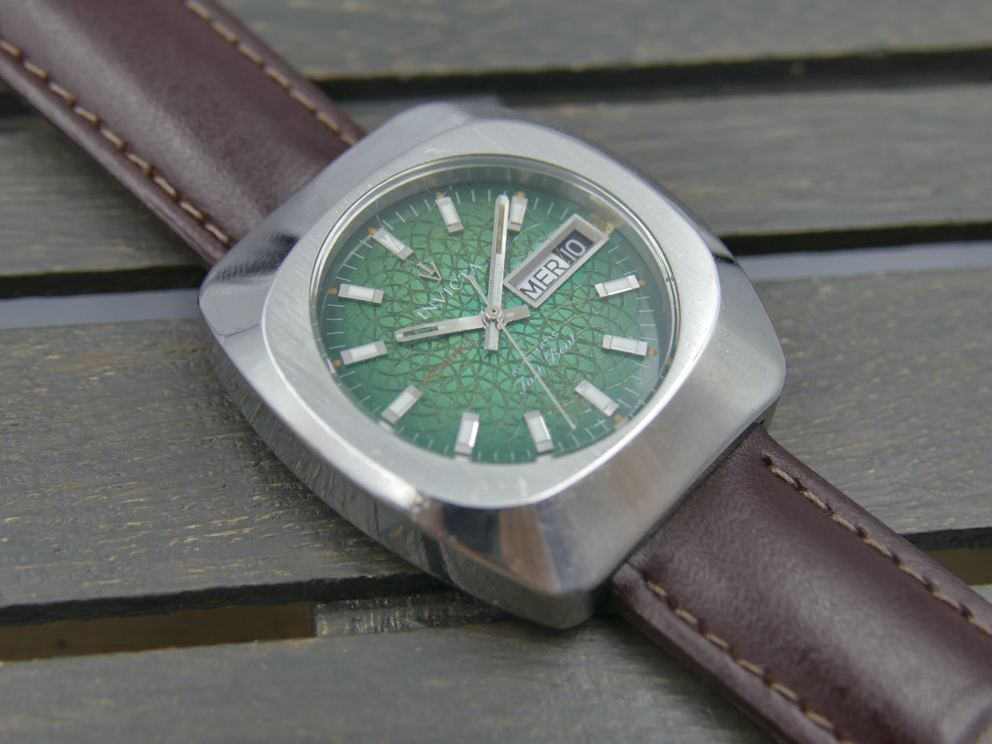 70s vintage watch mens Invicta crown fast beat ref 24921 green dial serviced