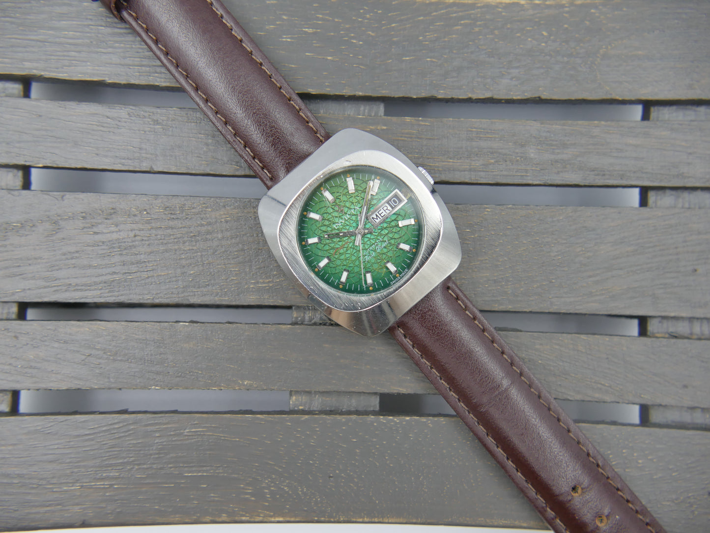70s vintage watch mens Invicta crown fast beat ref 24921 green dial serviced