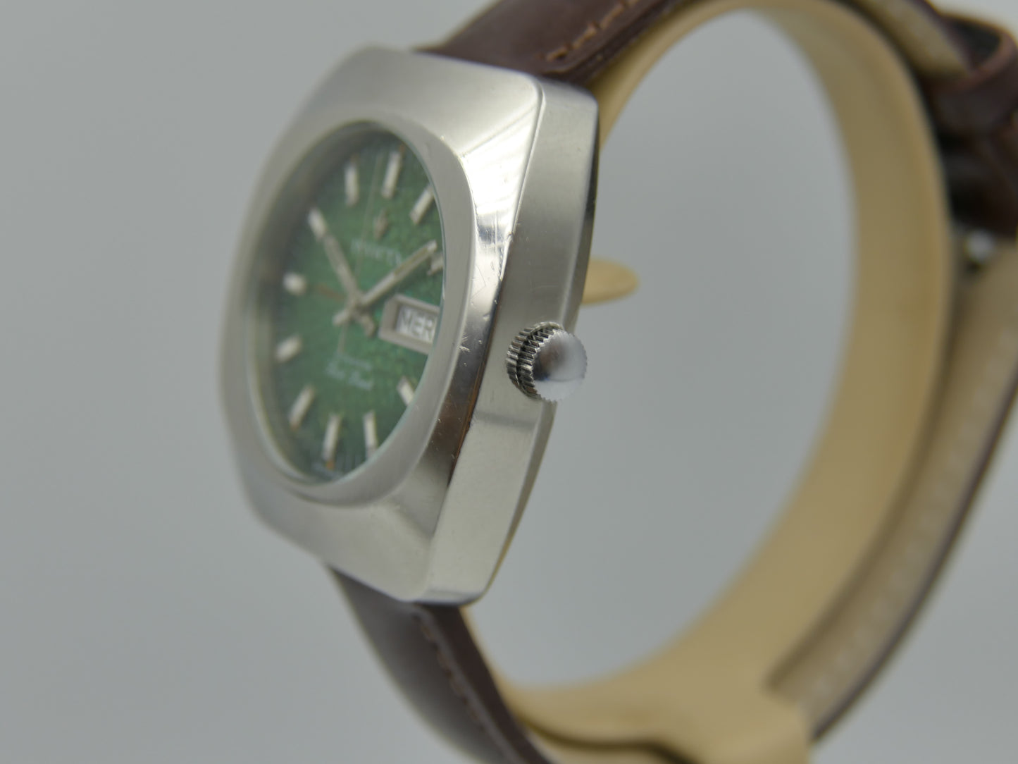 70s vintage watch mens Invicta crown fast beat ref 24921 green dial serviced