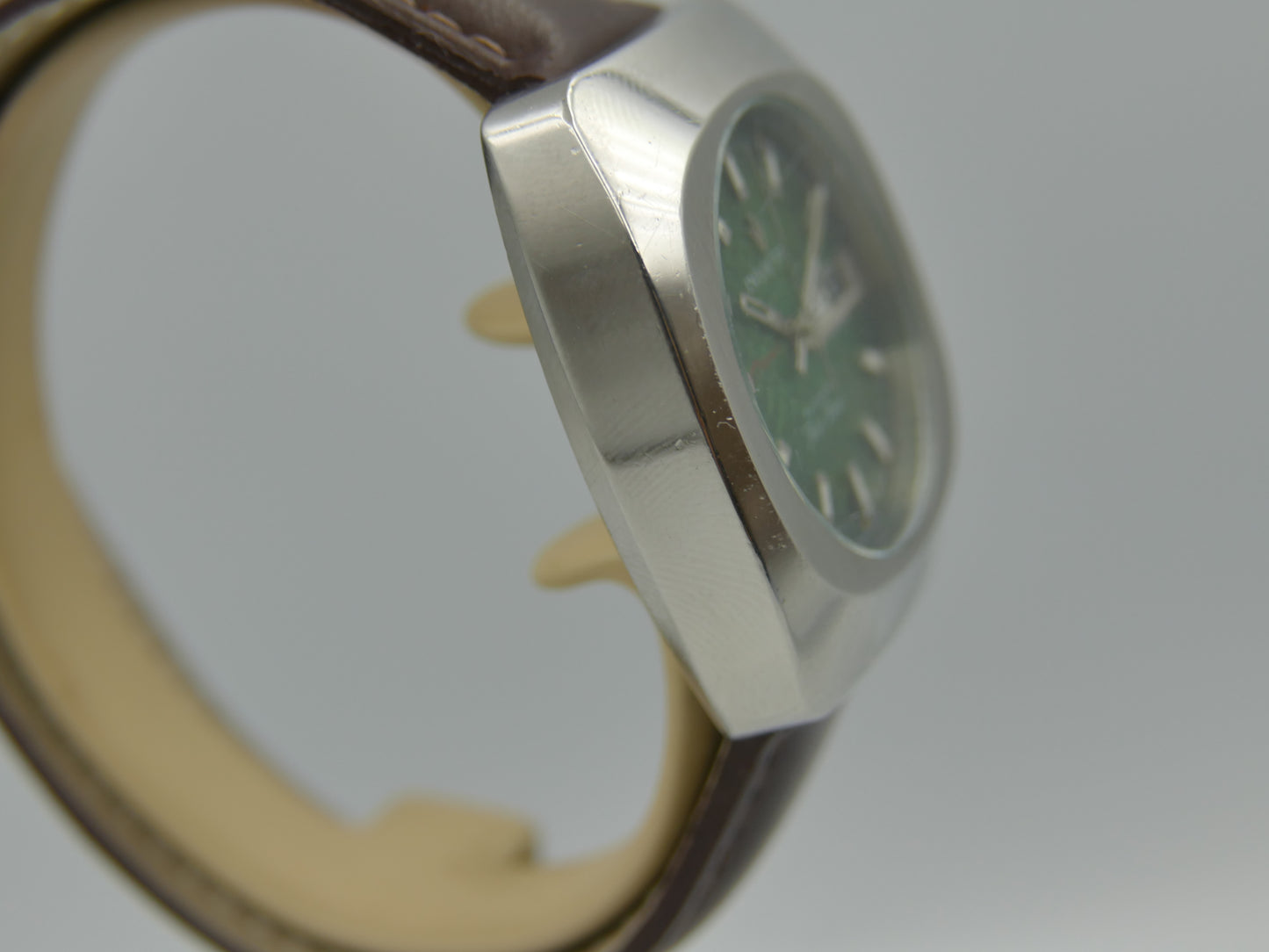 70s vintage watch mens Invicta crown fast beat ref 24921 green dial serviced