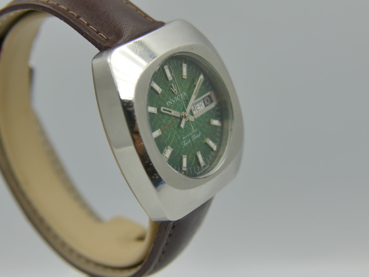 70s vintage watch mens Invicta crown fast beat ref 24921 green dial serviced