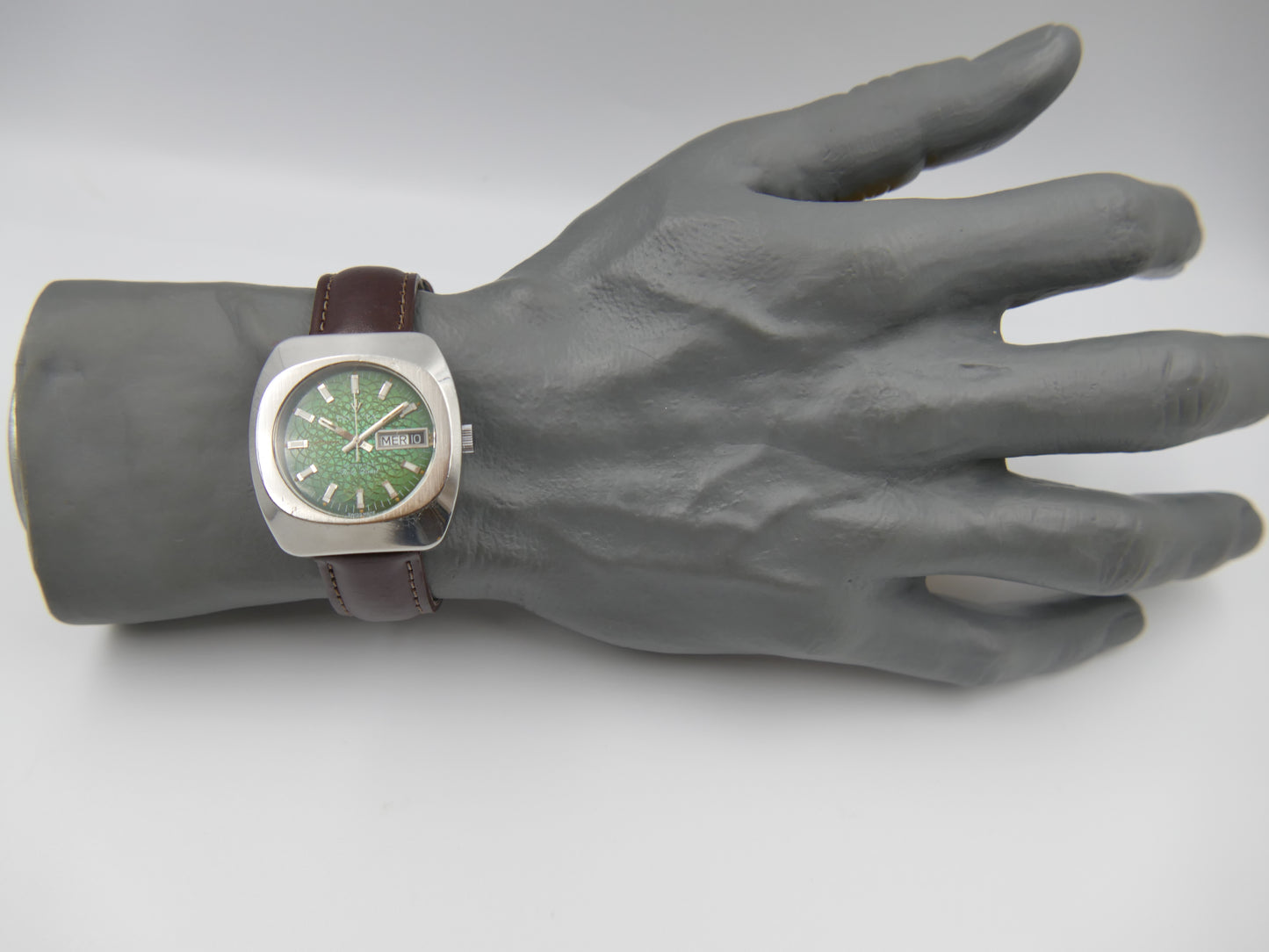 70s vintage watch mens Invicta crown fast beat ref 24921 green dial serviced