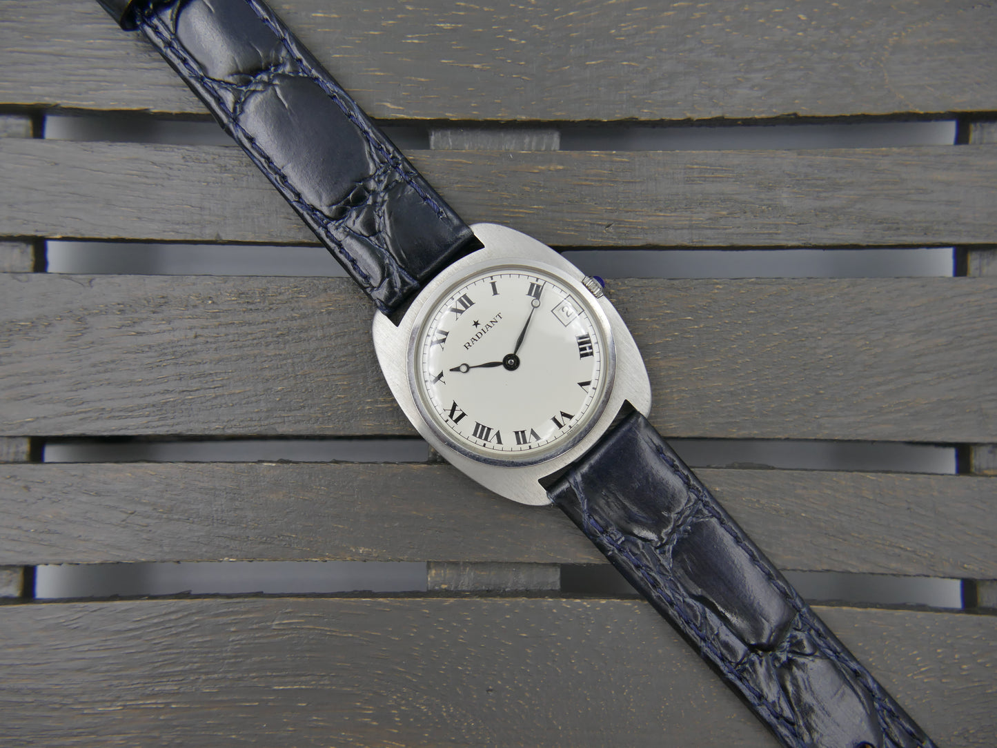 60s vintage watch mens Radiant ref 2608 Ultra-Thin hand wind Peseux NOS