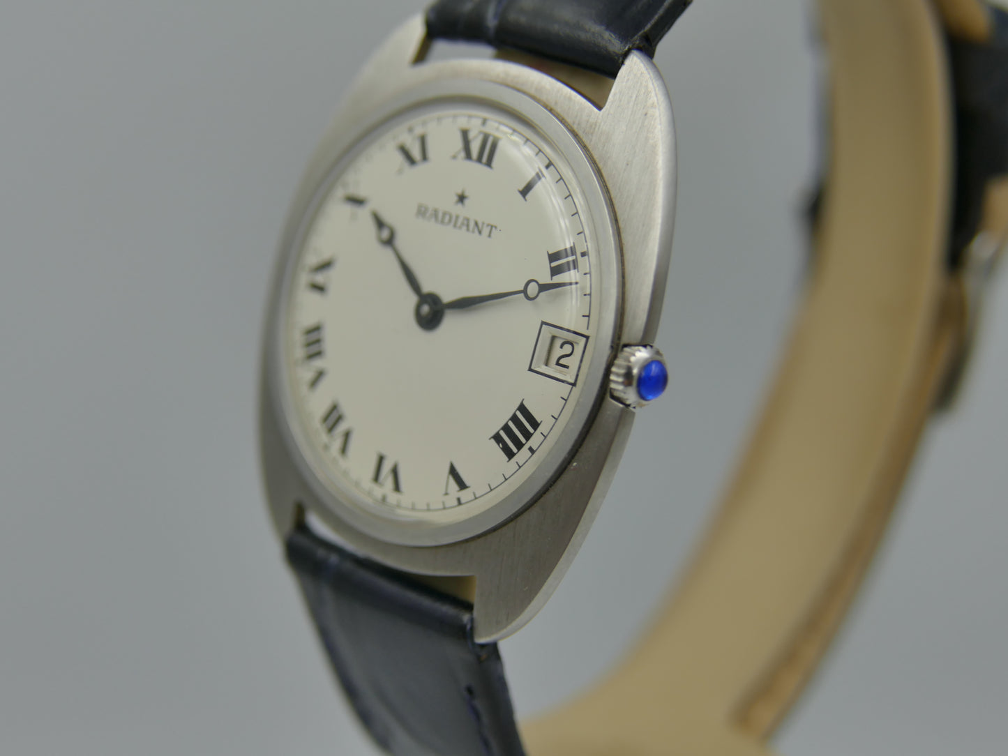 60s vintage watch mens Radiant ref 2608 Ultra-Thin hand wind Peseux NOS