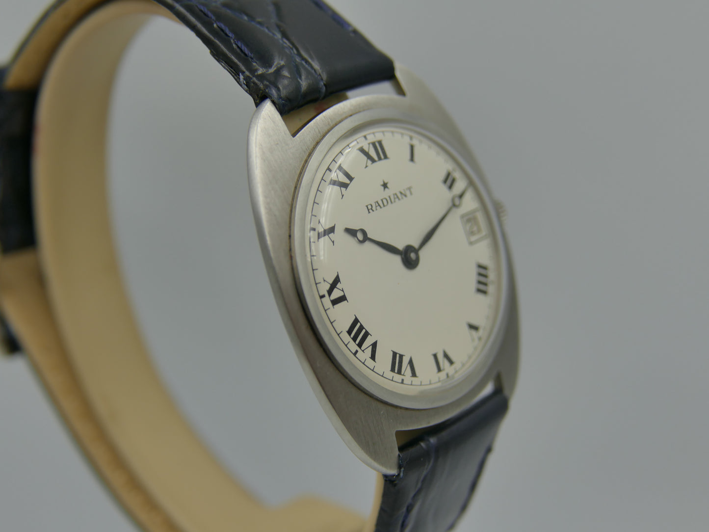 60s vintage watch mens Radiant ref 2608 Ultra-Thin hand wind Peseux NOS