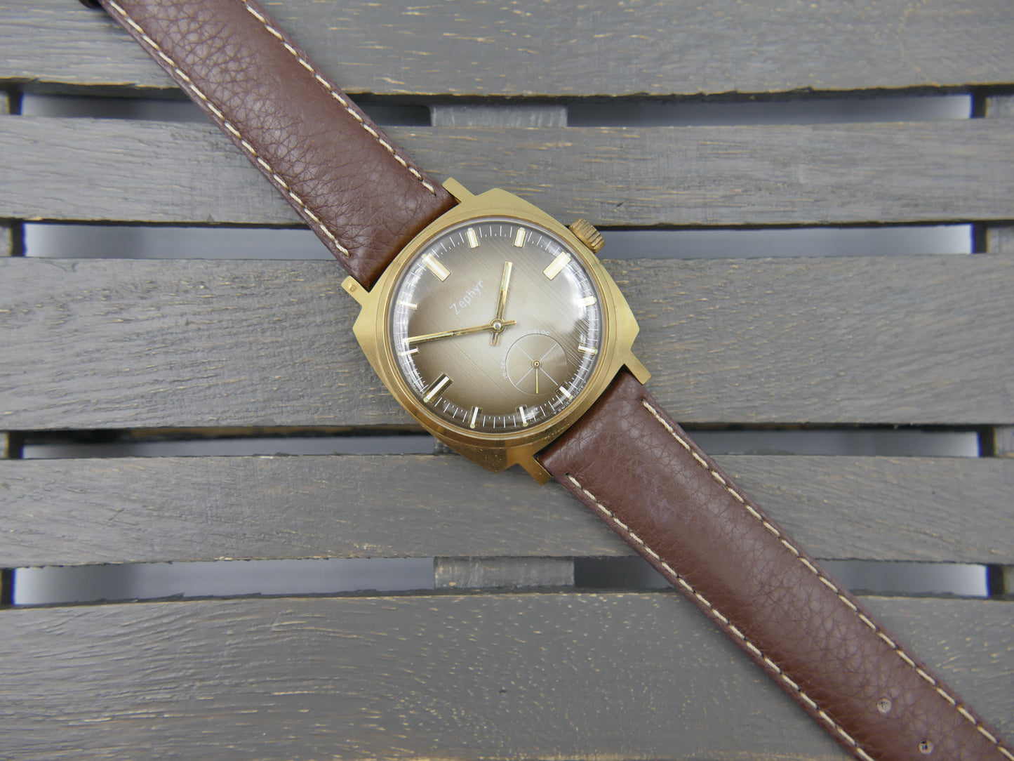 70s vintage watch mens Zephyr hand wind Unitas 6325 brown