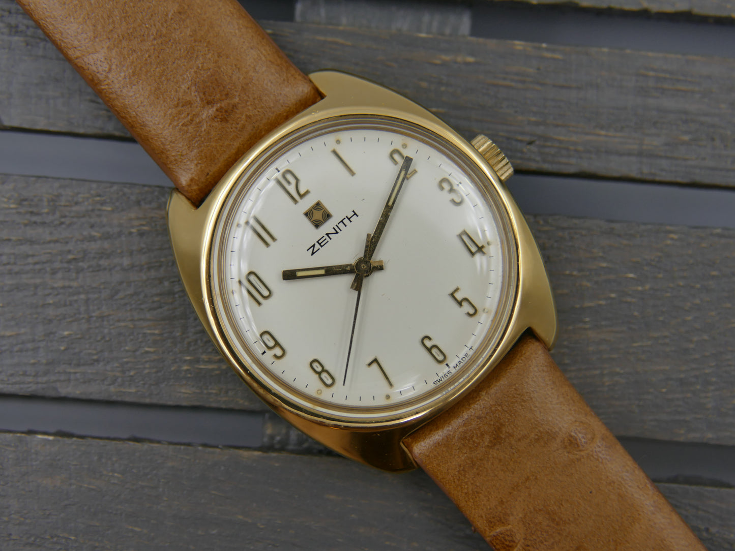70s vintage watch mens ZENITH Surf 20.1290.360 hand wind cal 2572 serviced