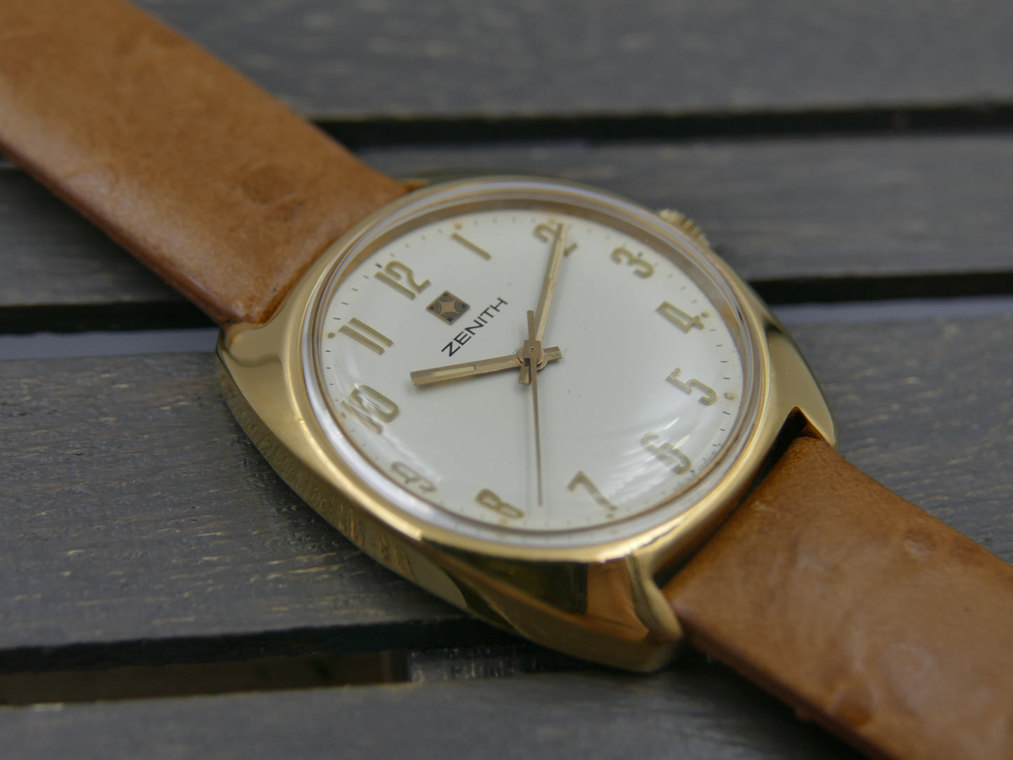 70s vintage watch mens ZENITH Surf 20.1290.360 hand wind cal 2572 serviced