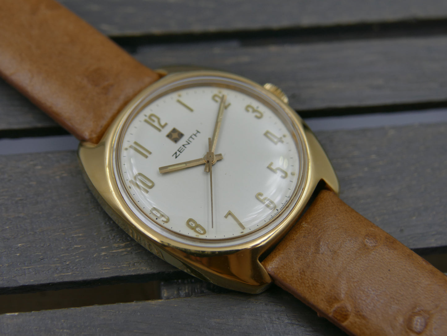 70s vintage watch mens ZENITH Surf 20.1290.360 hand wind cal 2572 serviced