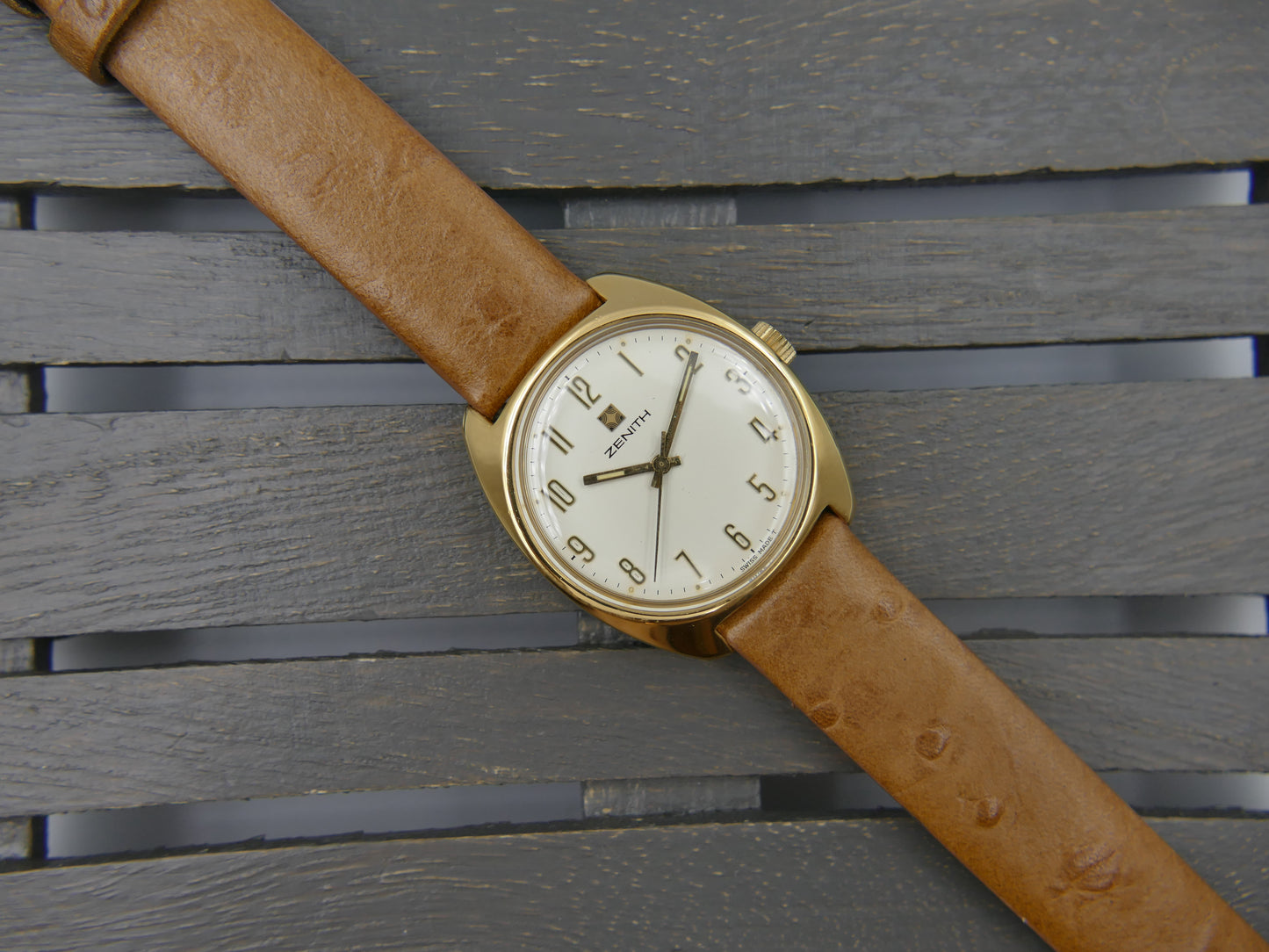 70s vintage watch mens ZENITH Surf 20.1290.360 hand wind cal 2572 serviced