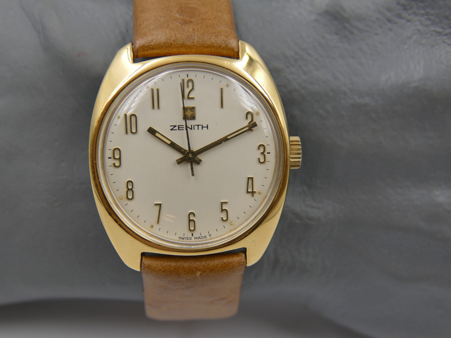 70s vintage watch mens ZENITH Surf 20.1290.360 hand wind cal 2572 serviced