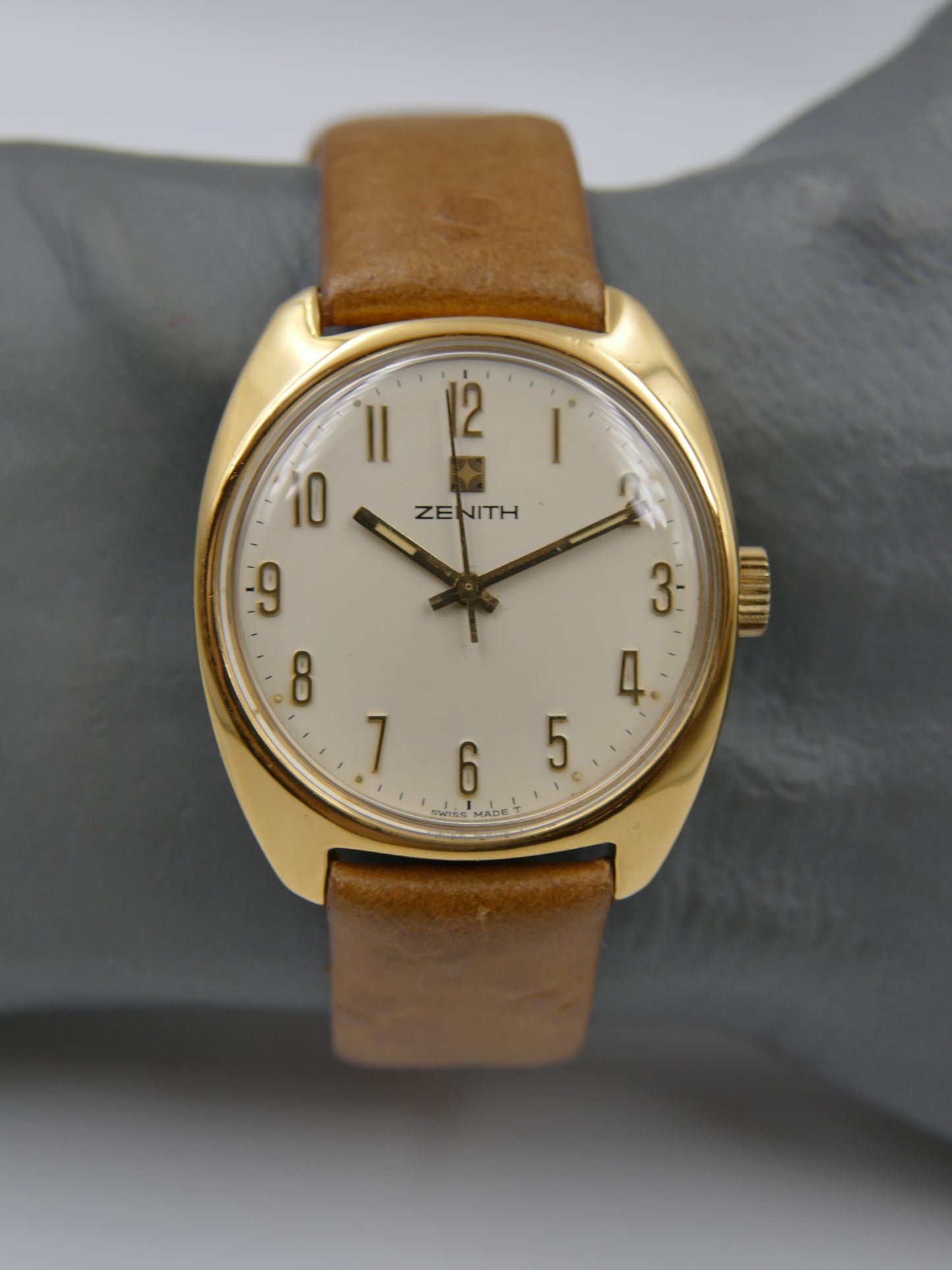 70s vintage watch mens ZENITH Surf 20.1290.360 hand wind cal 2572 serviced
