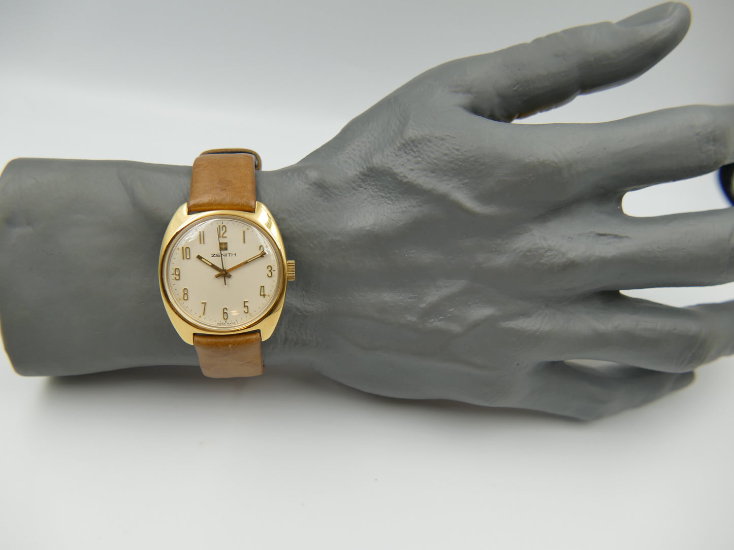 70s vintage watch mens ZENITH Surf 20.1290.360 hand wind cal 2572 serviced