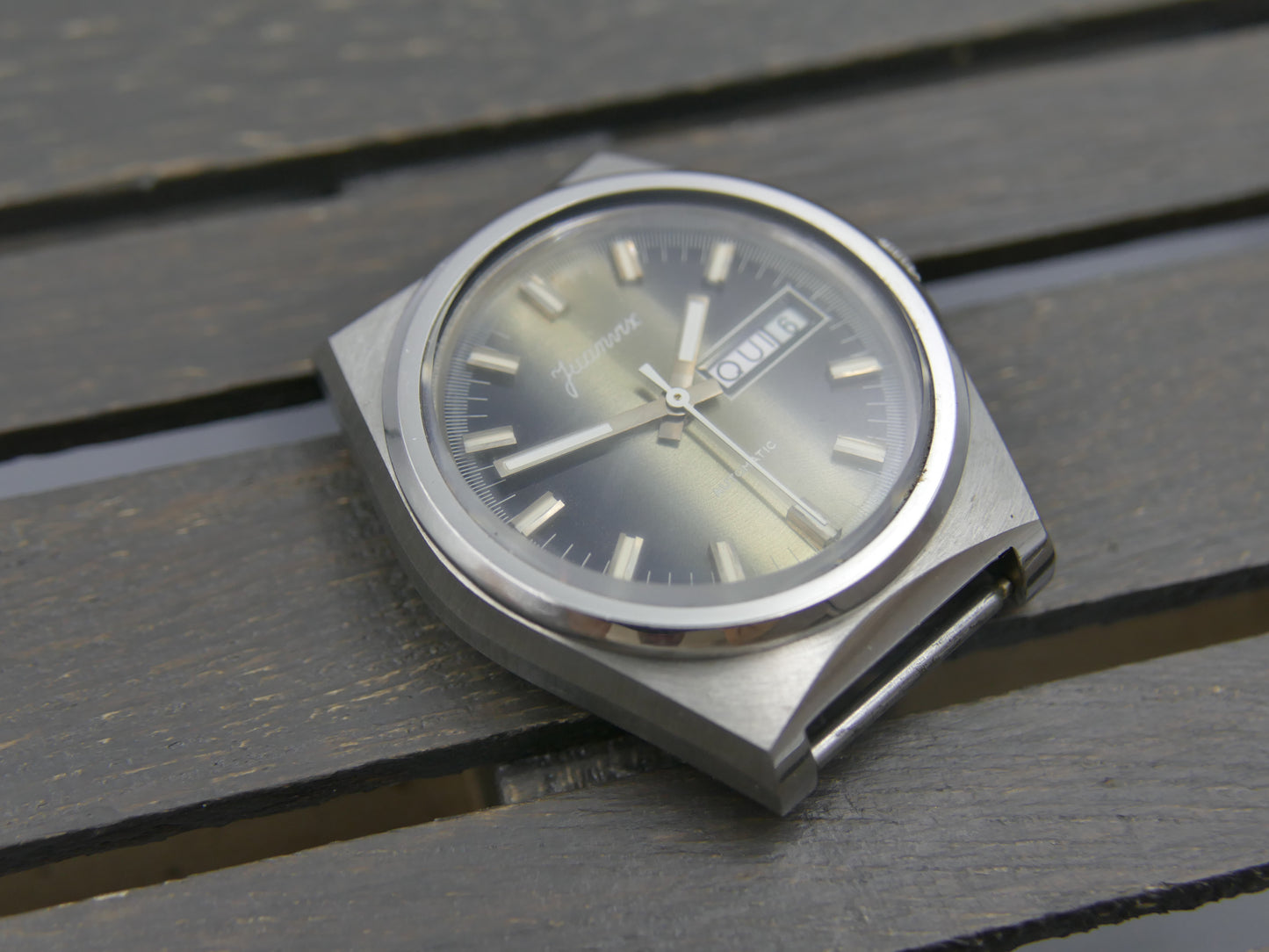 70s Vintage watch mens Juanvix Automatic FE 4612A  Vertical Slate Fumé Dial NOS
