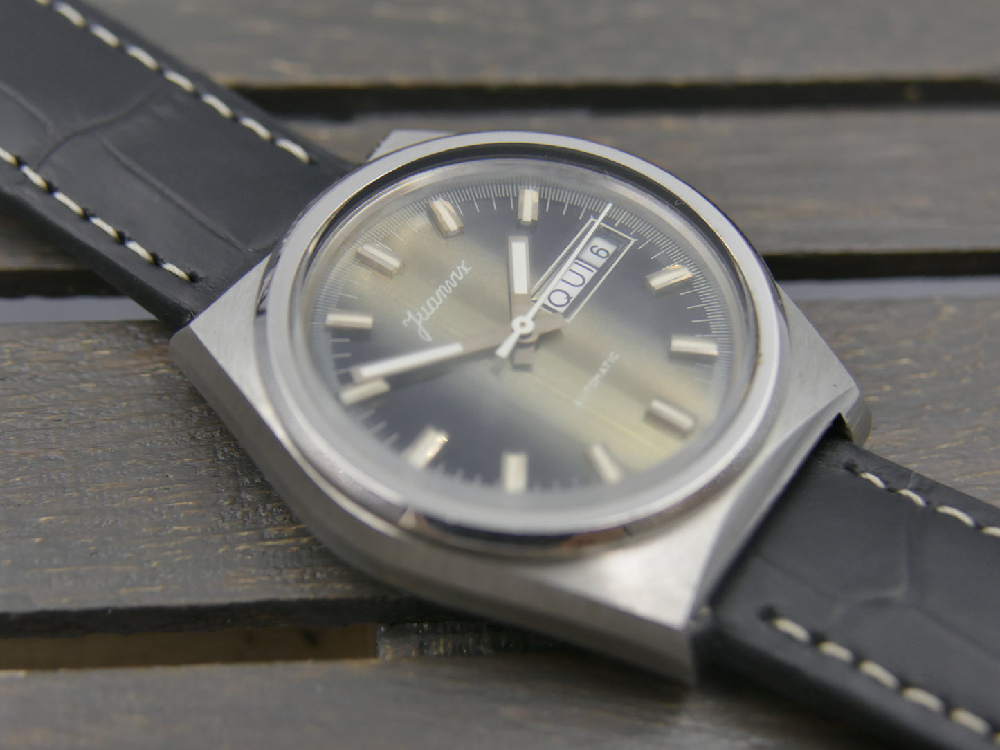 70s Vintage watch mens Juanvix Automatic FE 4612A  Vertical Slate Fumé Dial NOS