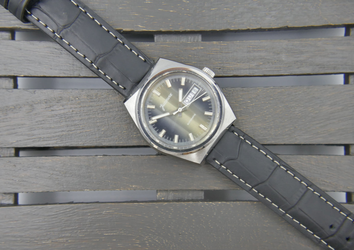 70s Vintage watch mens Juanvix Automatic FE 4612A  Vertical Slate Fumé Dial NOS